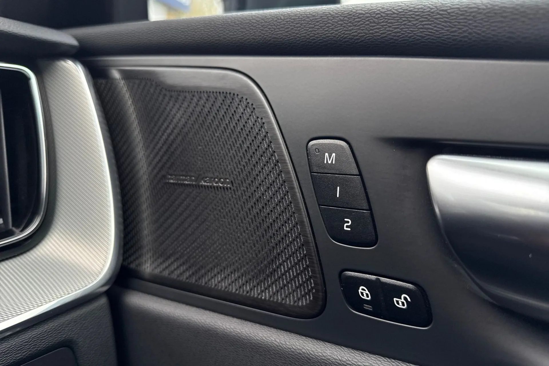 Volvo XC60 thumbnail image number 43