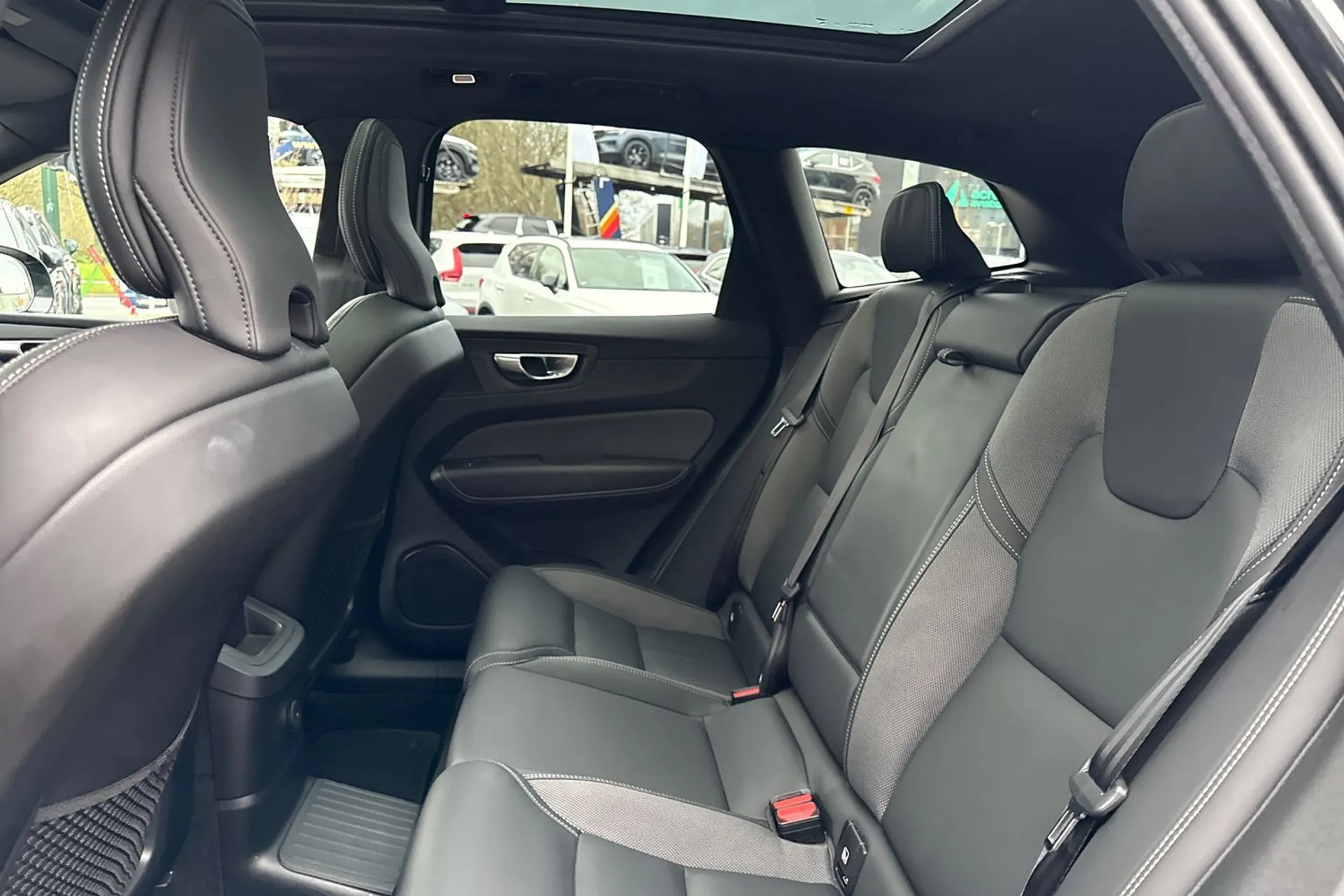 Volvo XC60 thumbnail image number 30