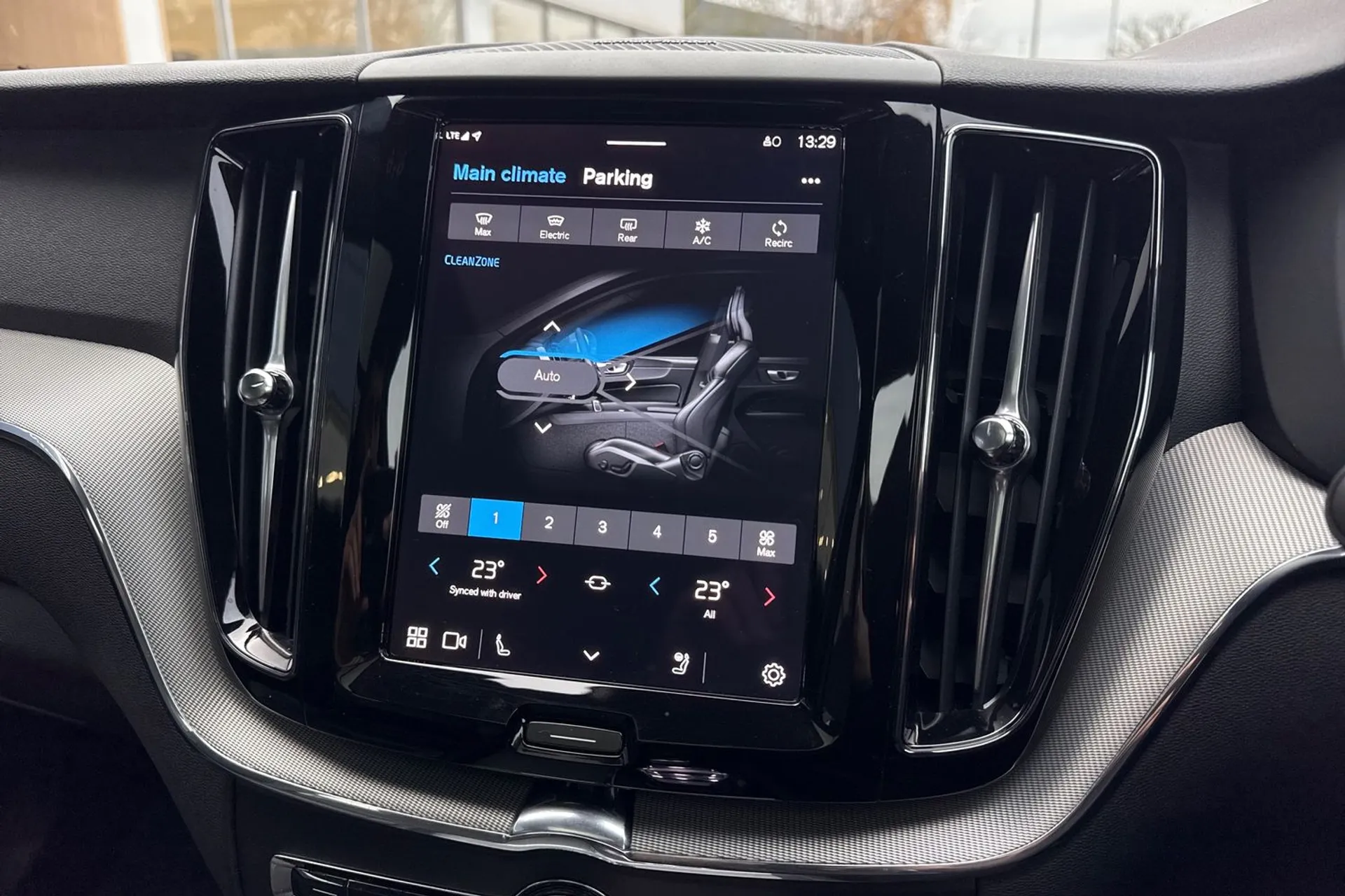 Volvo XC60 thumbnail image number 39