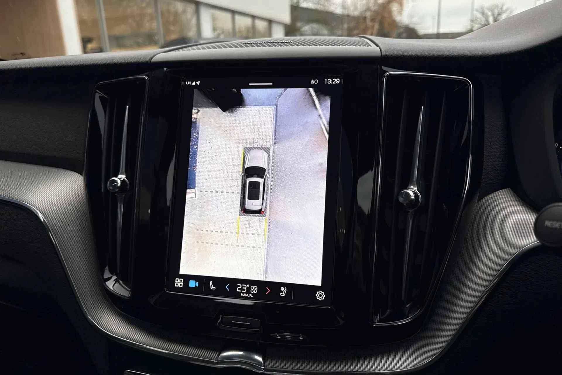 Volvo XC60 thumbnail image number 4