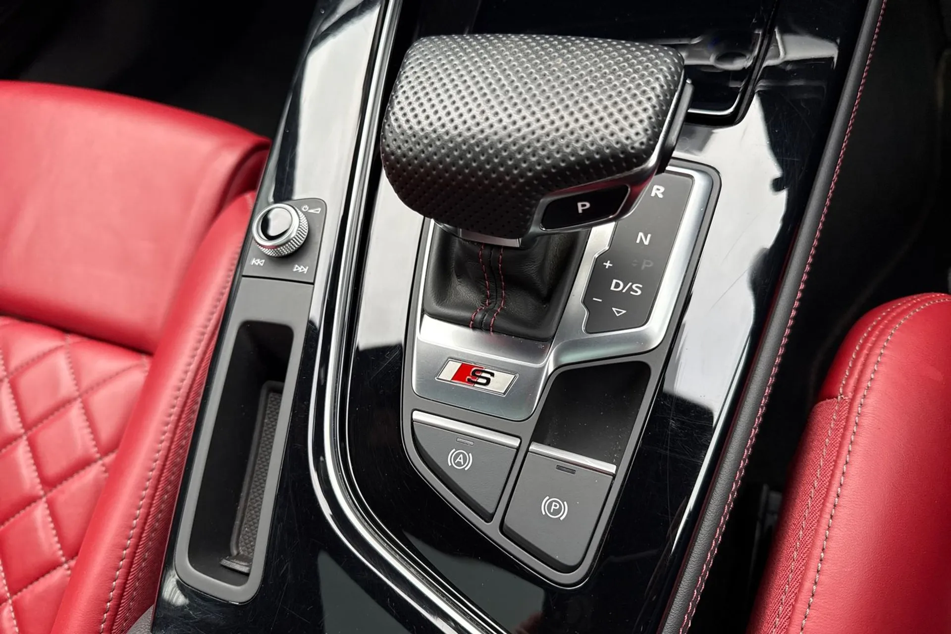 Audi A4 thumbnail image number 52