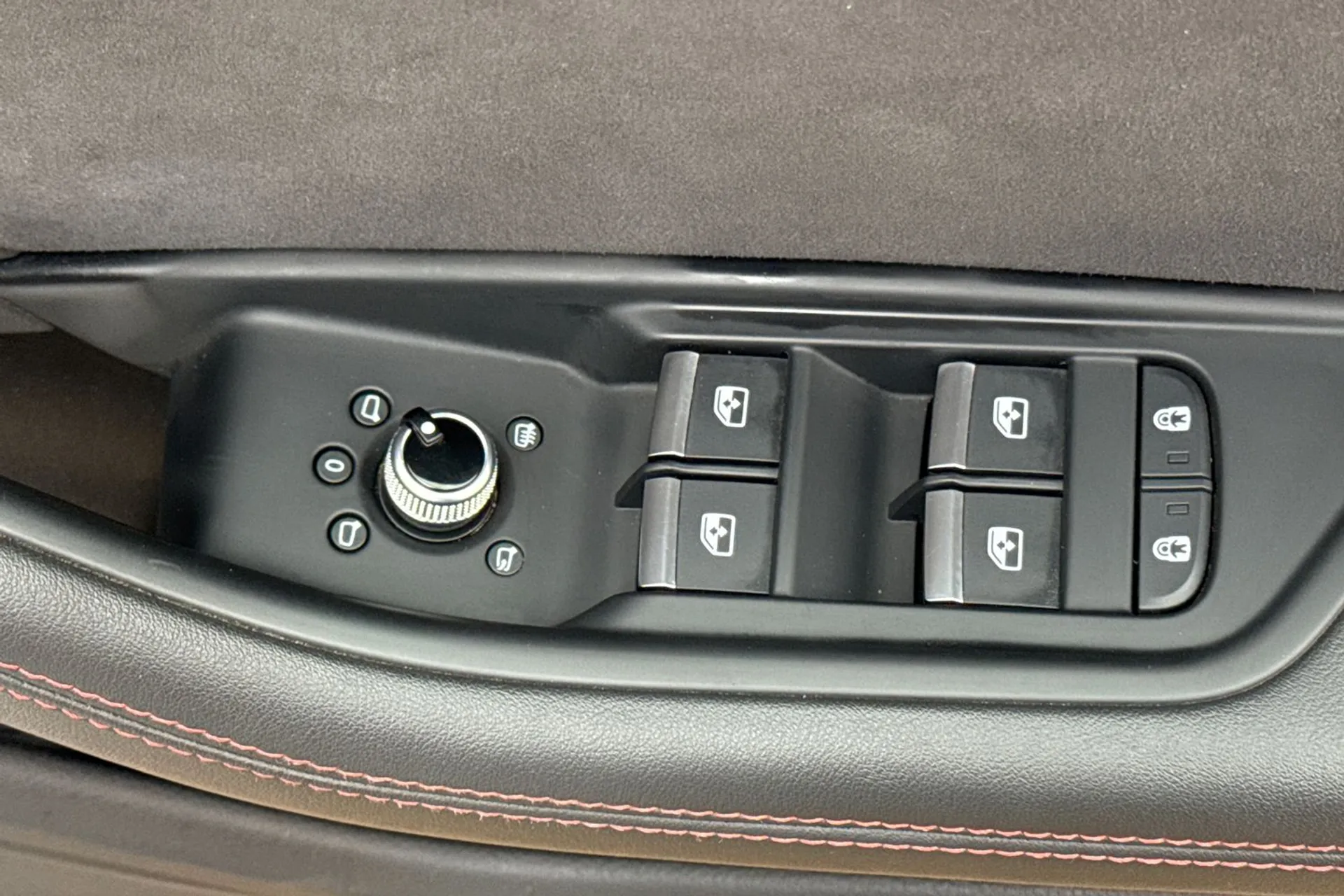 Audi A4 thumbnail image number 45