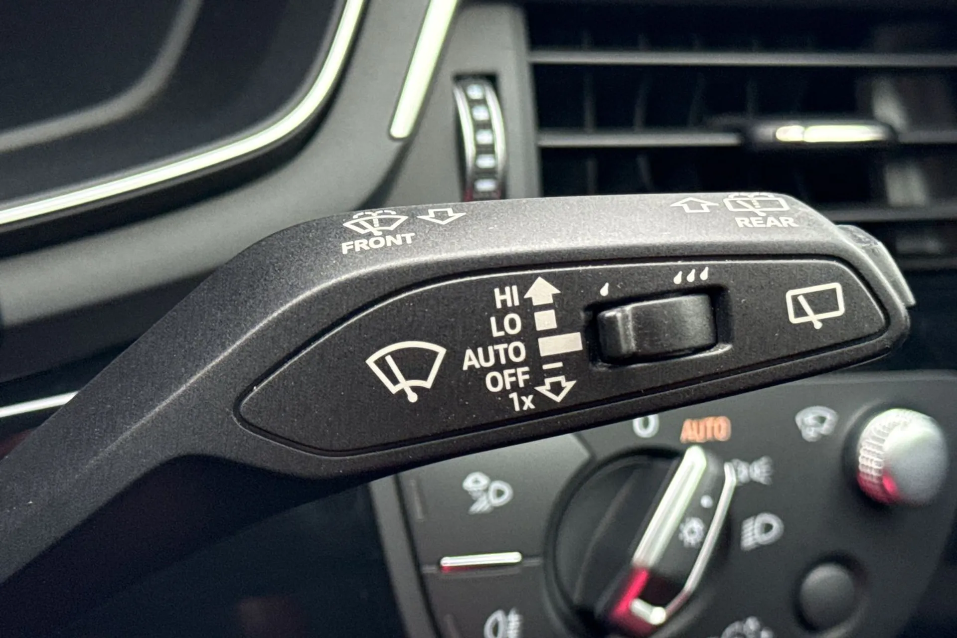 Audi A4 thumbnail image number 56