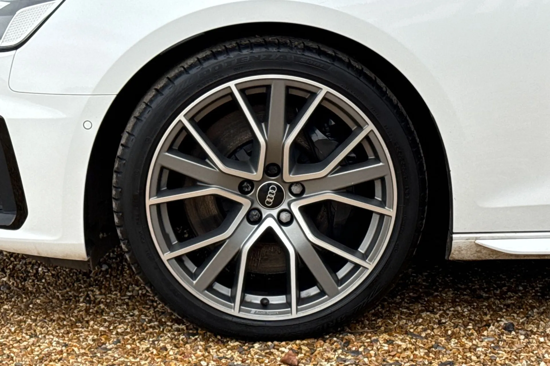 Audi A4 thumbnail image number 14