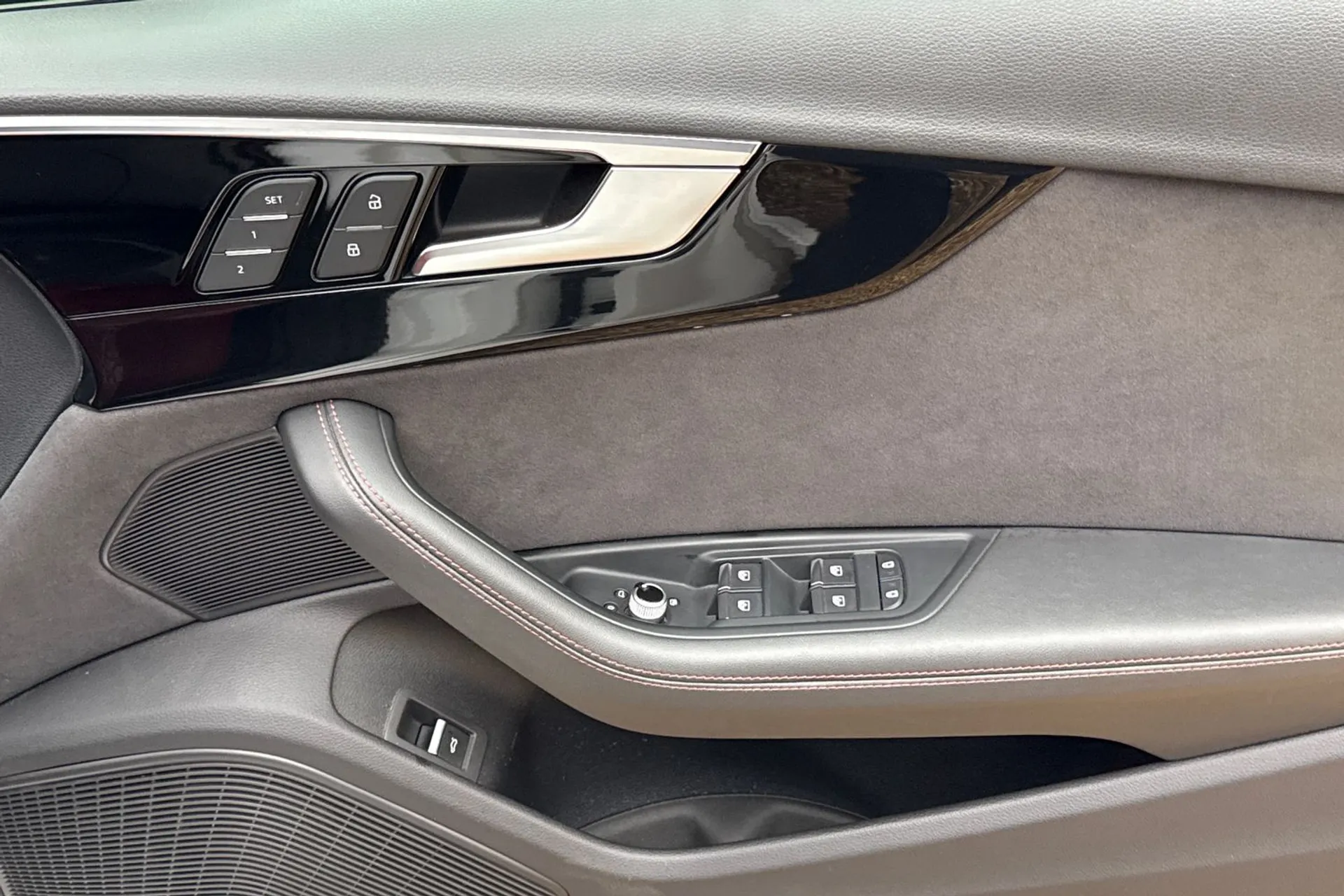 Audi A4 thumbnail image number 41