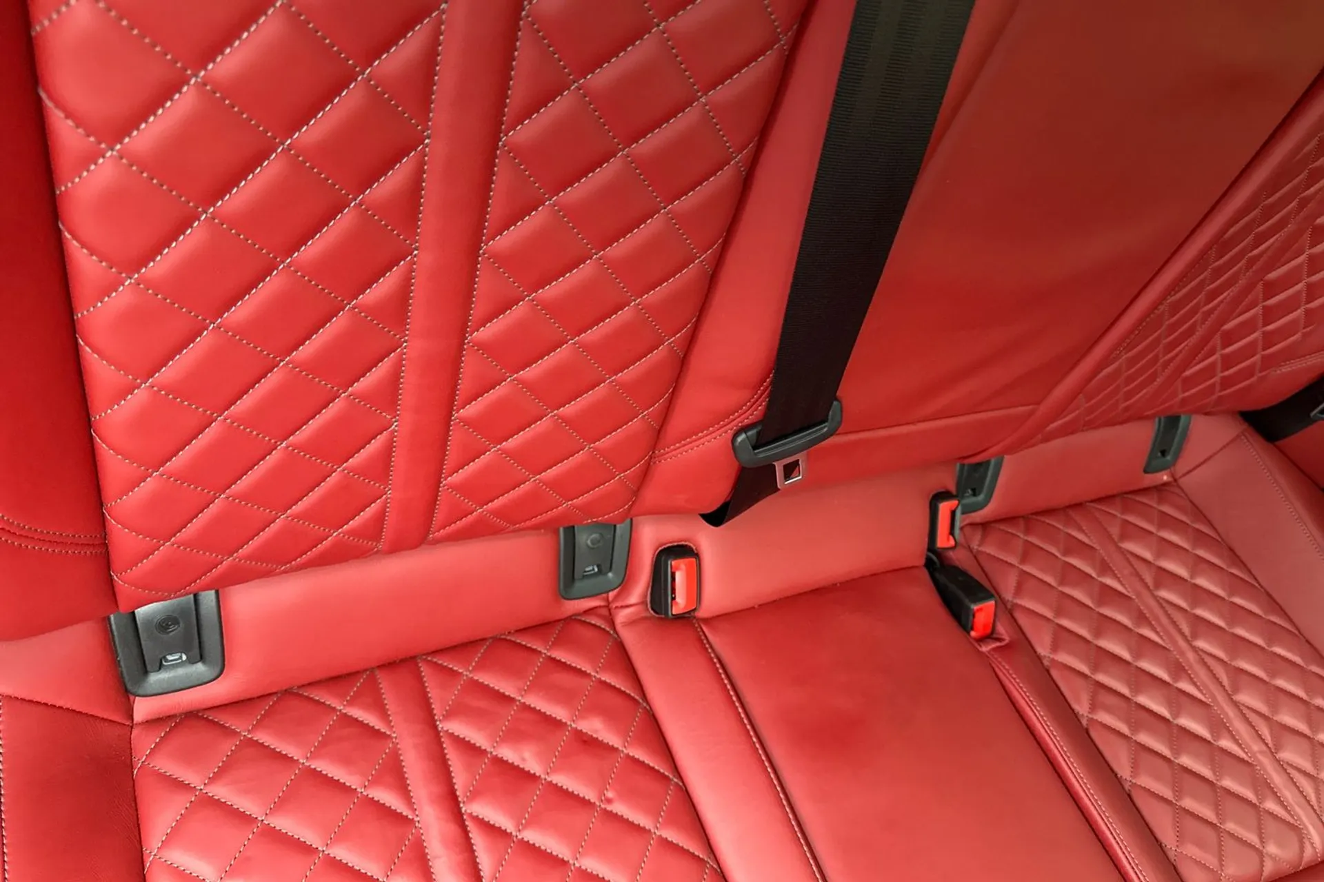 Audi A4 thumbnail image number 26