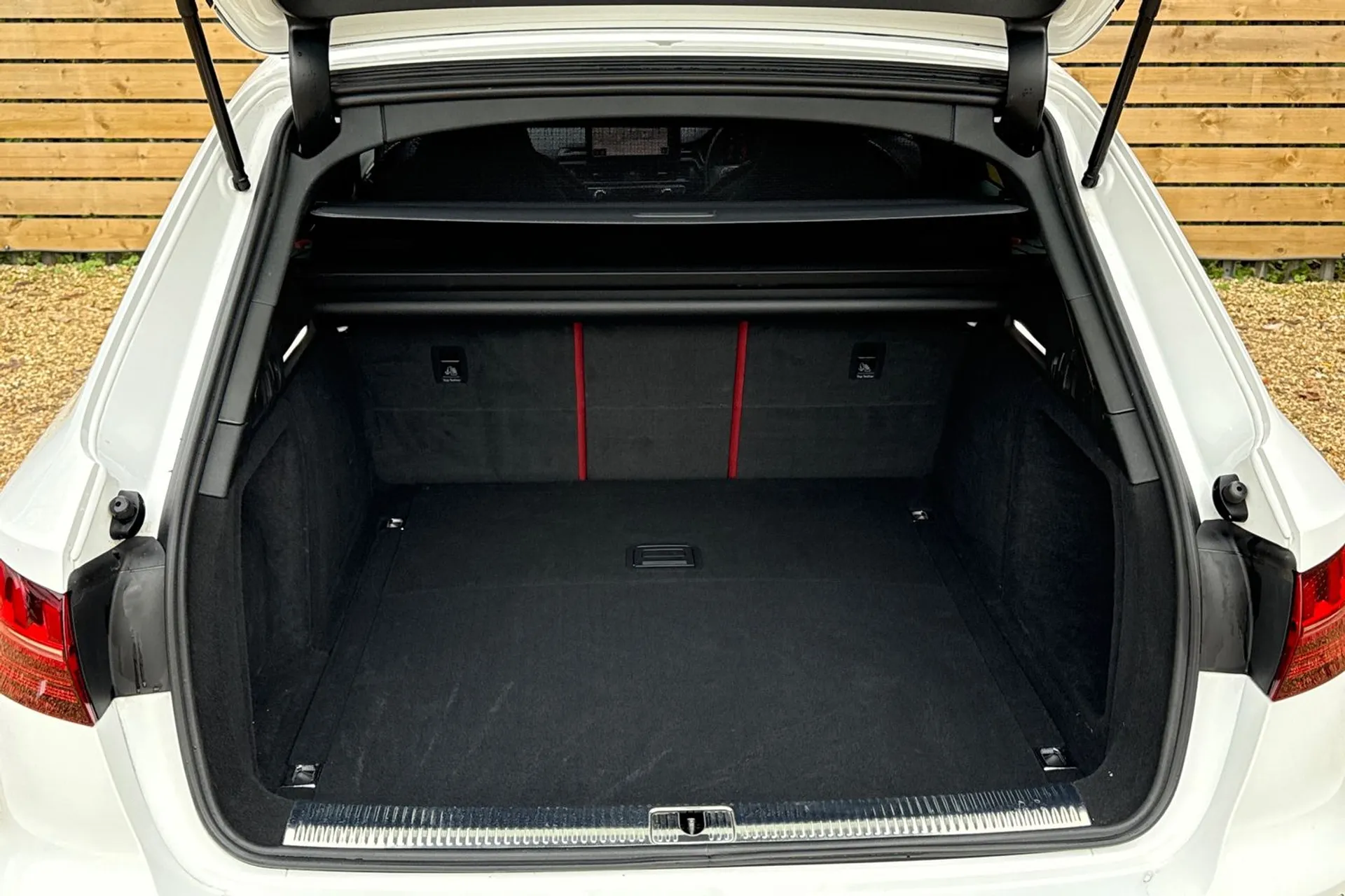 Audi A4 thumbnail image number 21