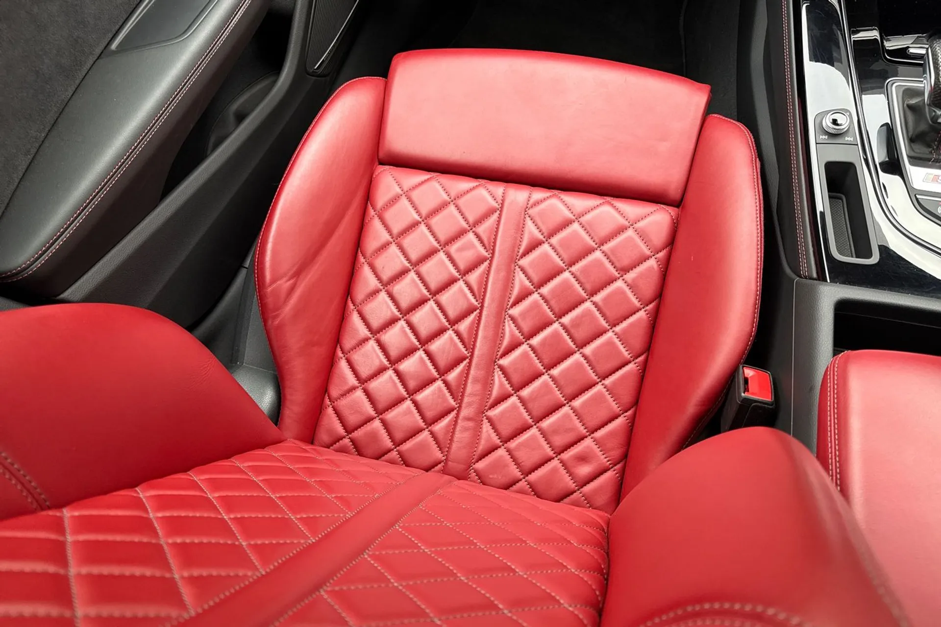 Audi A4 thumbnail image number 34