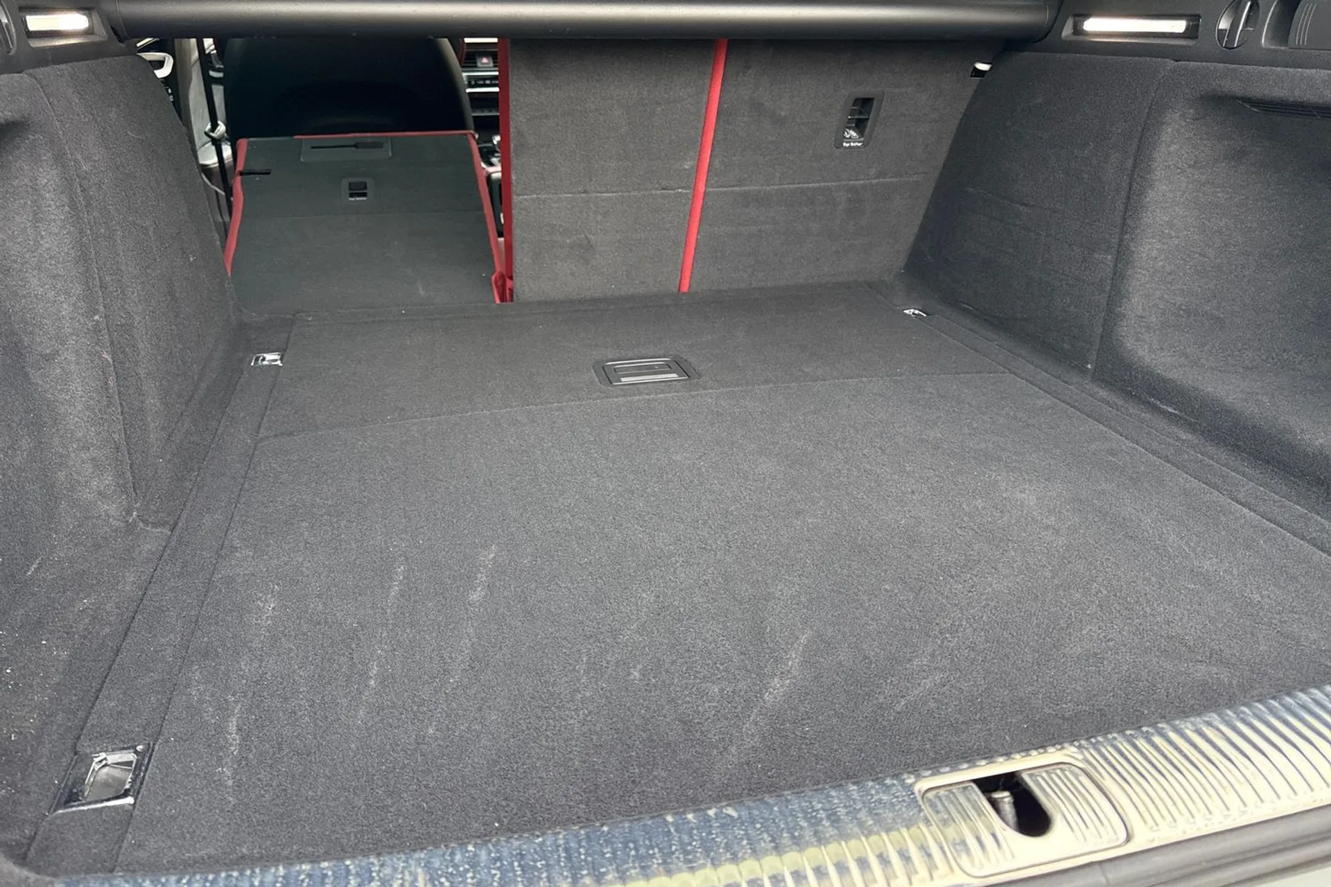 Audi A4 thumbnail image number 23