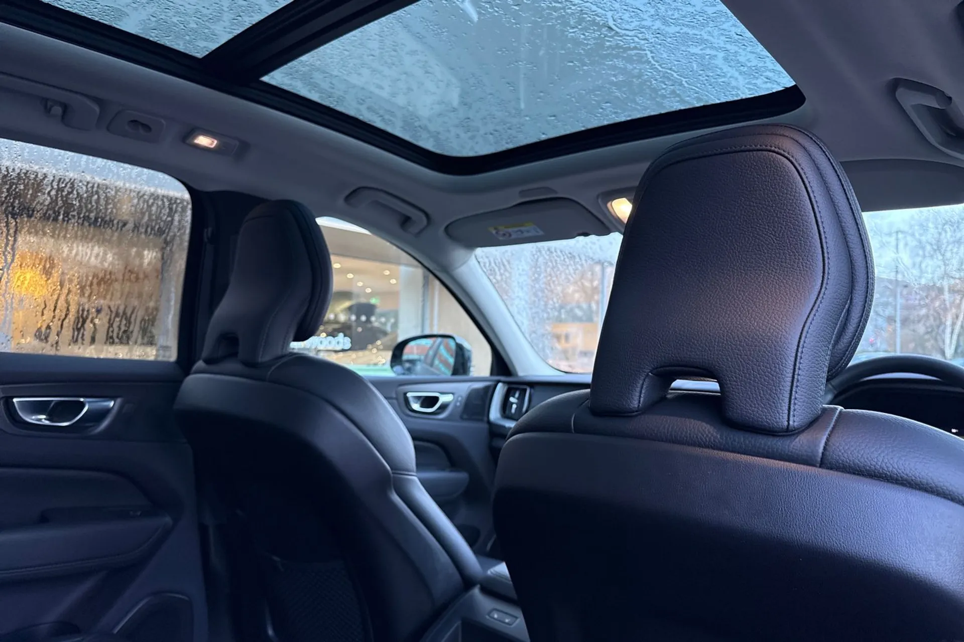 Volvo XC60 thumbnail image number 24