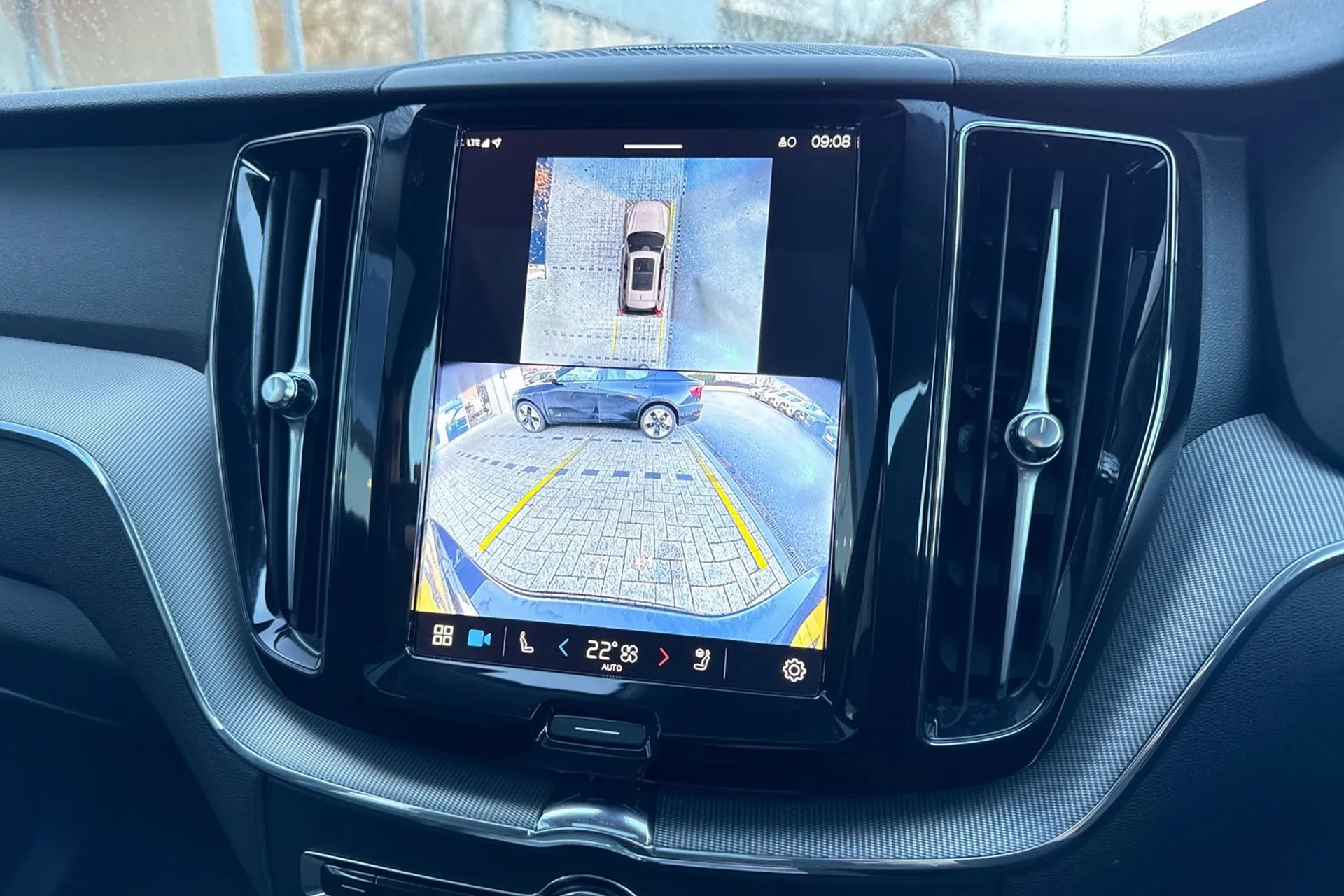 Volvo XC60 thumbnail image number 4