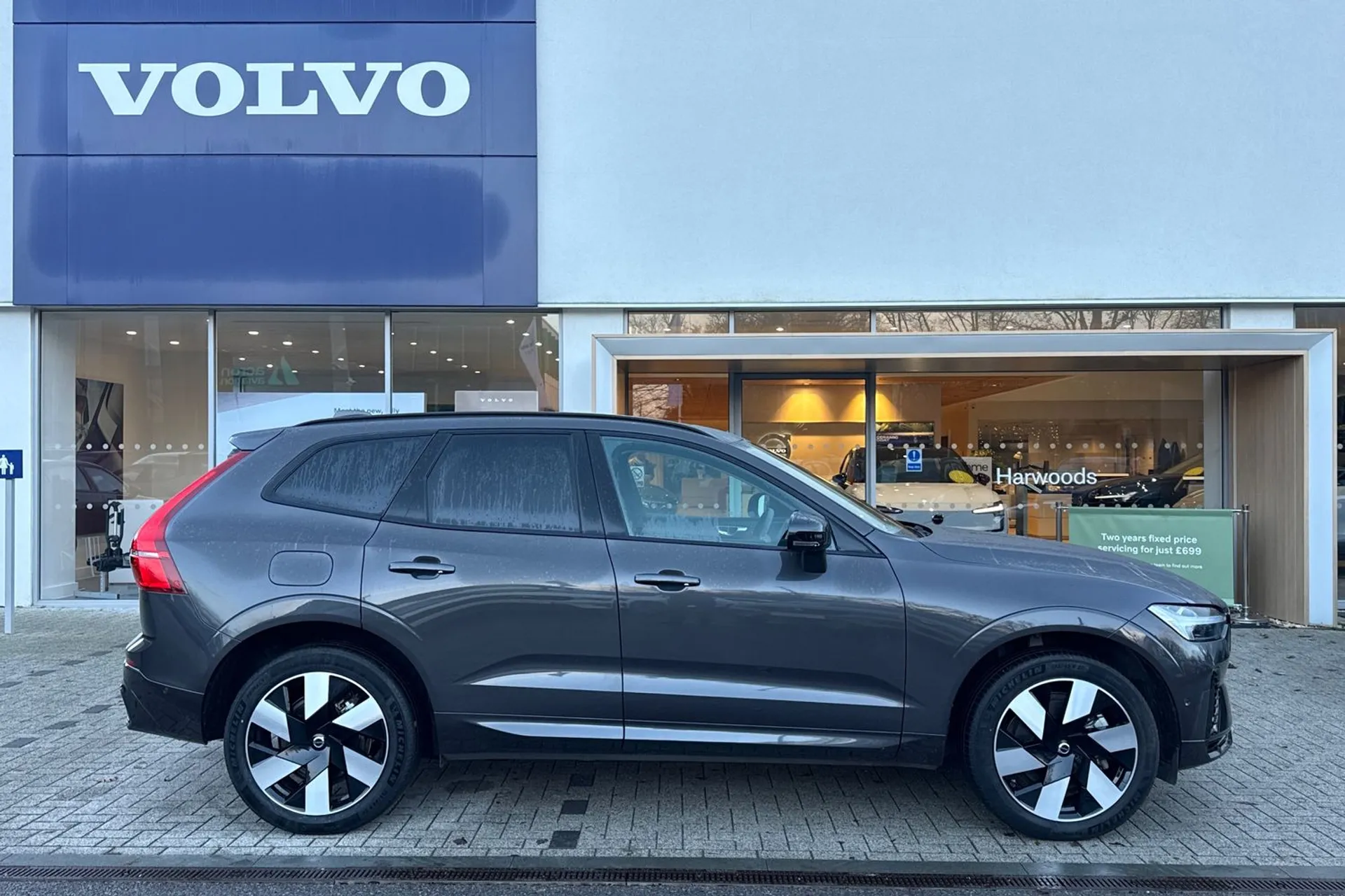 Volvo XC60 thumbnail image number 2
