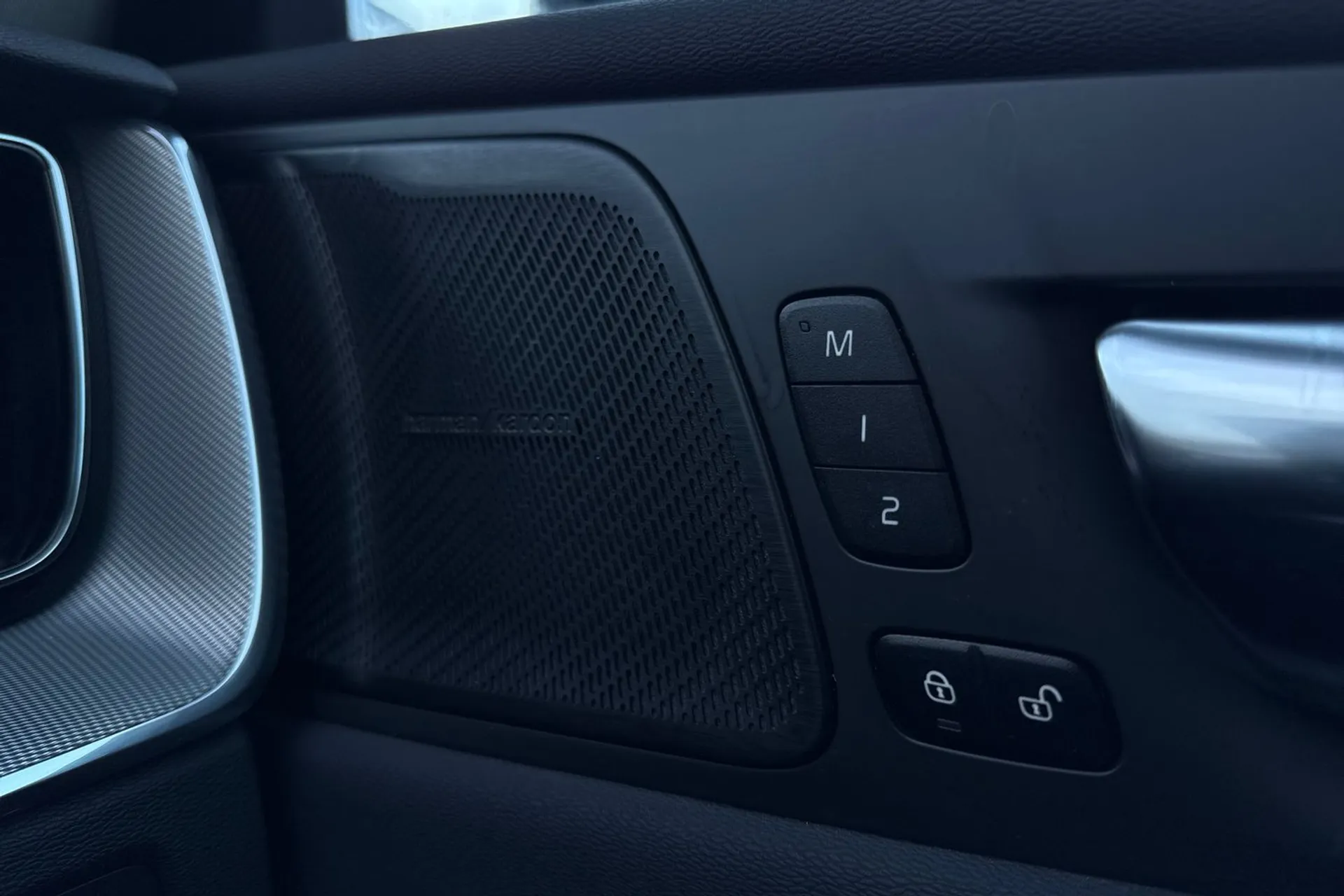 Volvo XC60 thumbnail image number 43