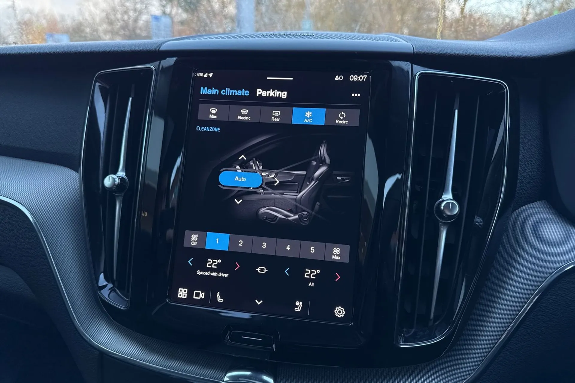 Volvo XC60 thumbnail image number 39