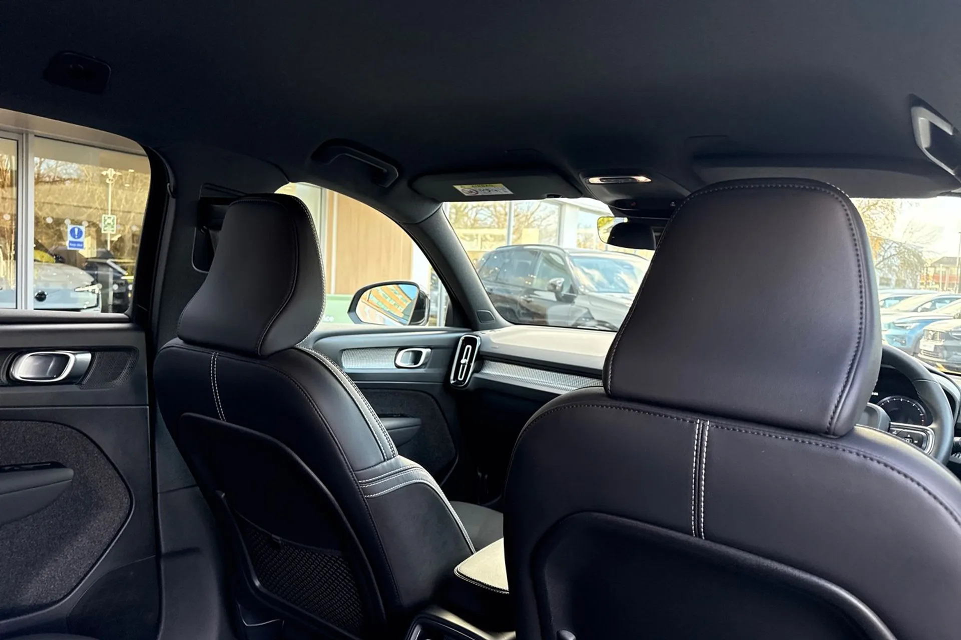 Volvo XC40 thumbnail image number 24