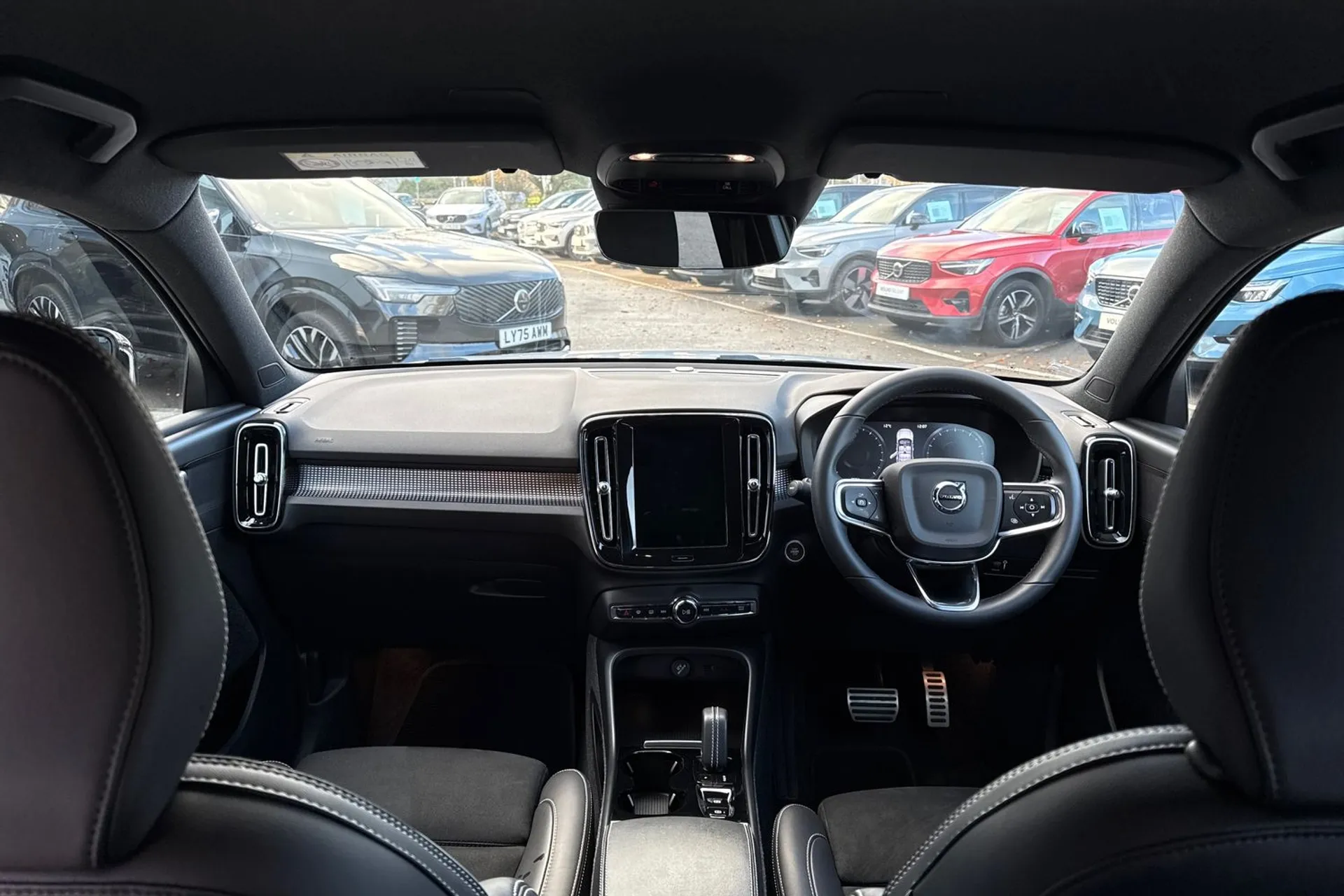 Volvo XC40 thumbnail image number 3