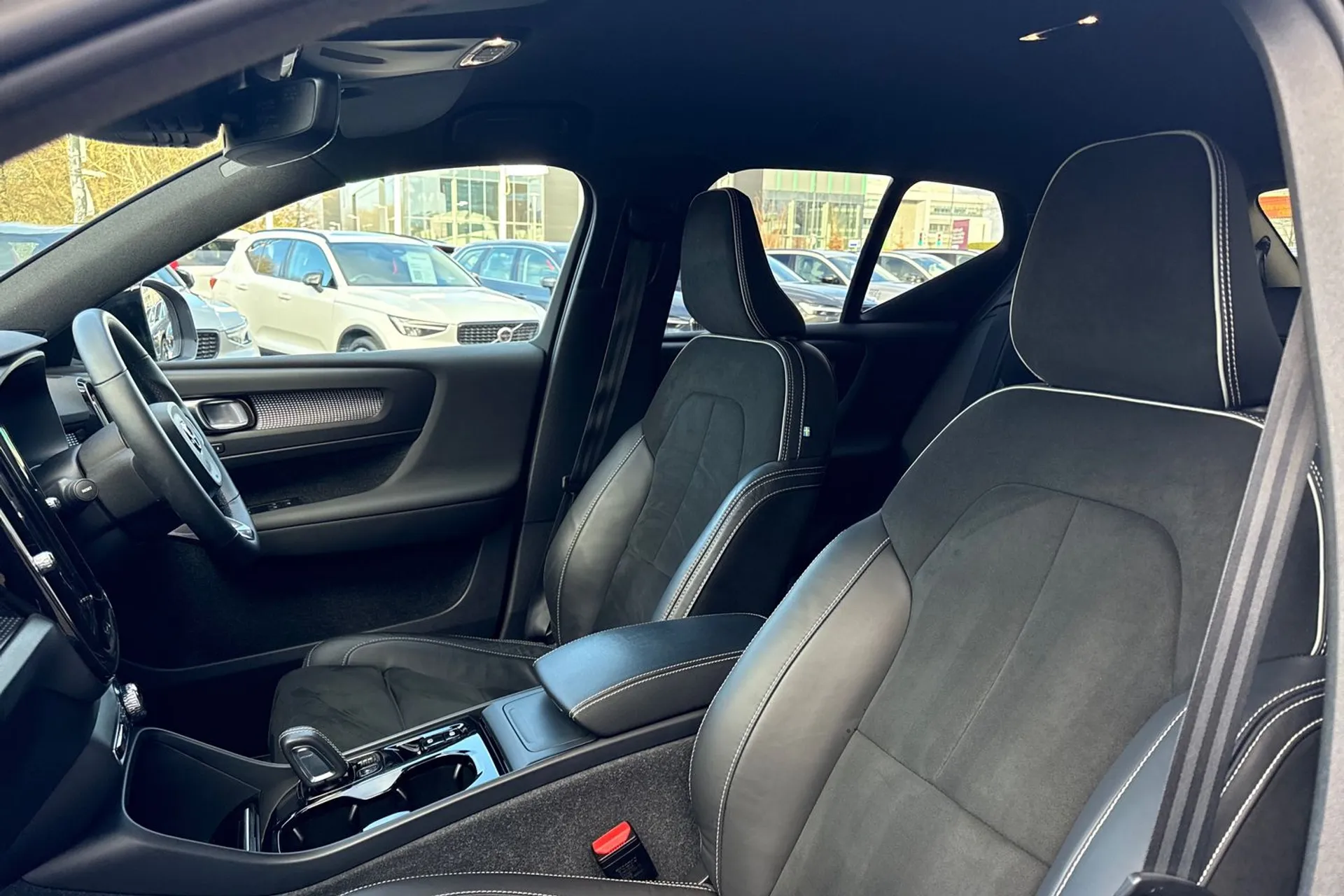 Volvo XC40 thumbnail image number 28