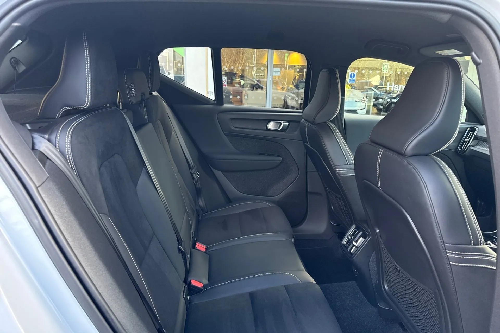 Volvo XC40 thumbnail image number 23