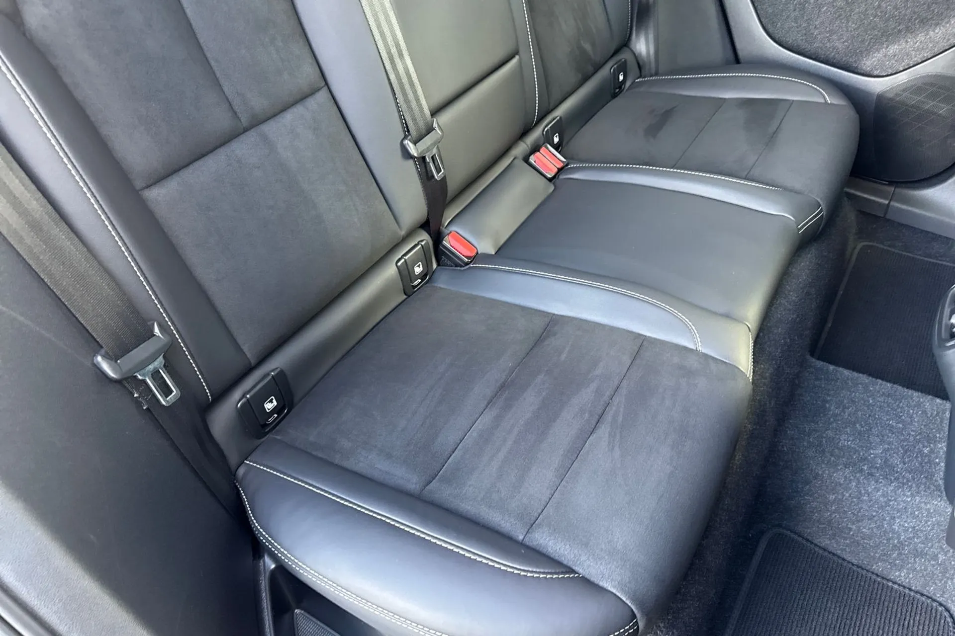 Volvo XC40 thumbnail image number 25