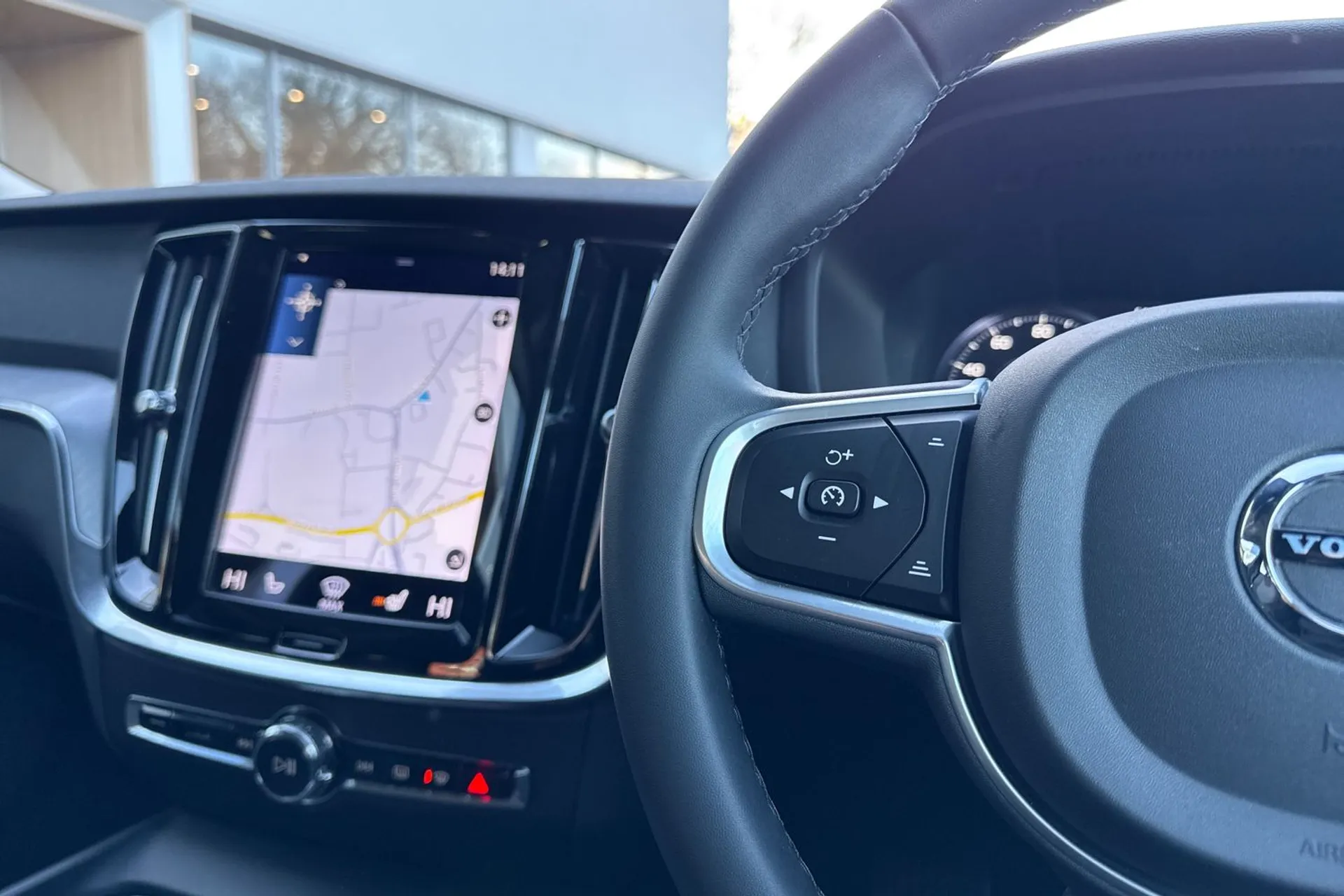 Volvo V60 thumbnail image number 35