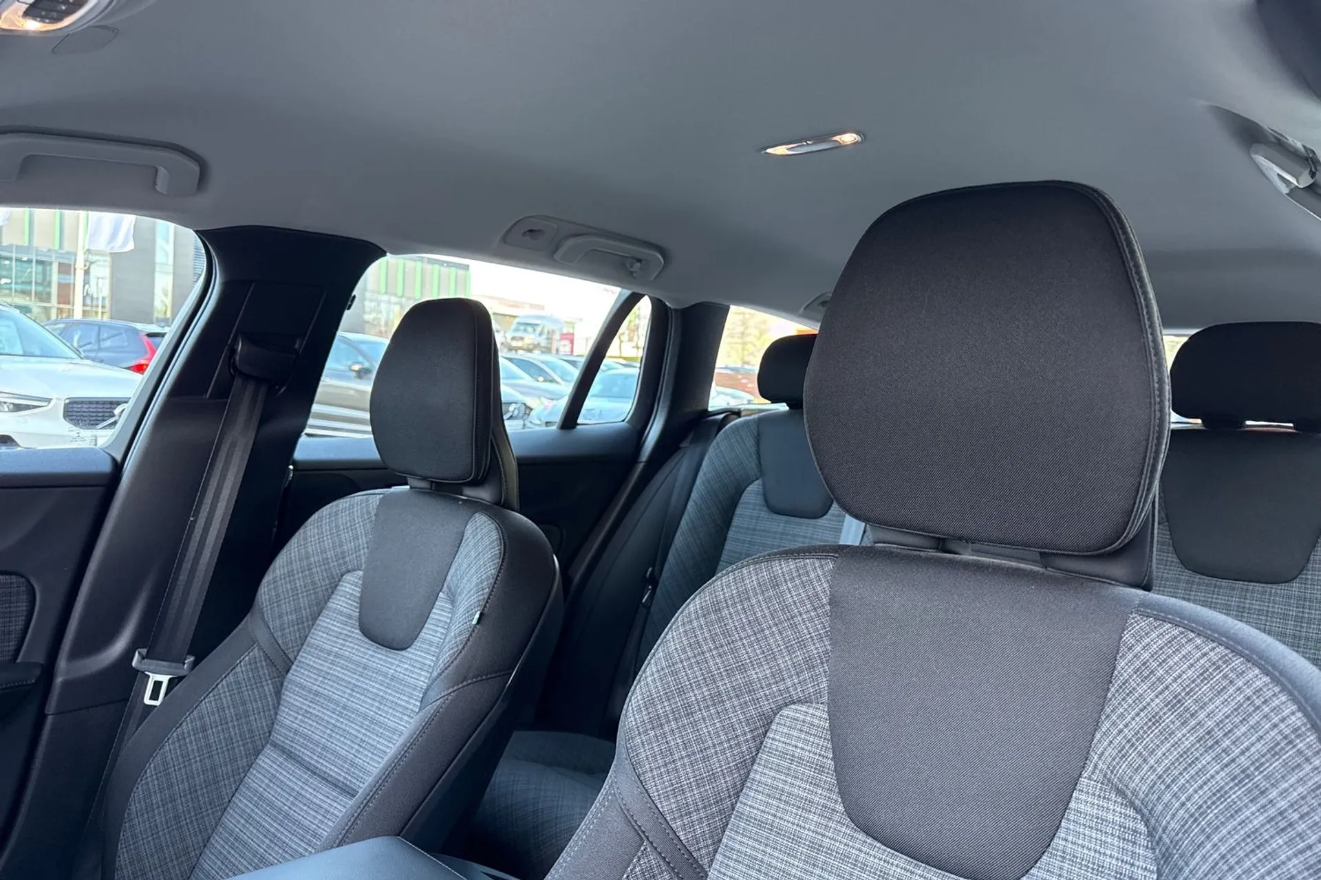 Volvo V60 thumbnail image number 28