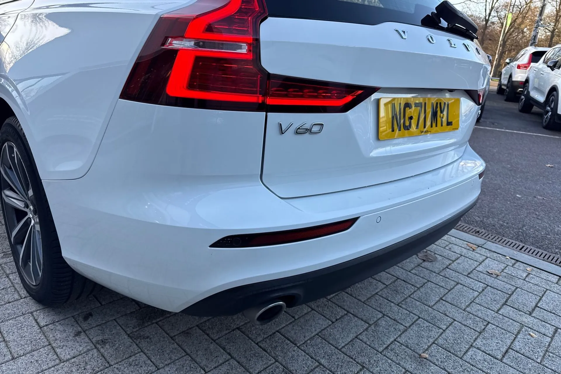 Volvo V60 thumbnail image number 17