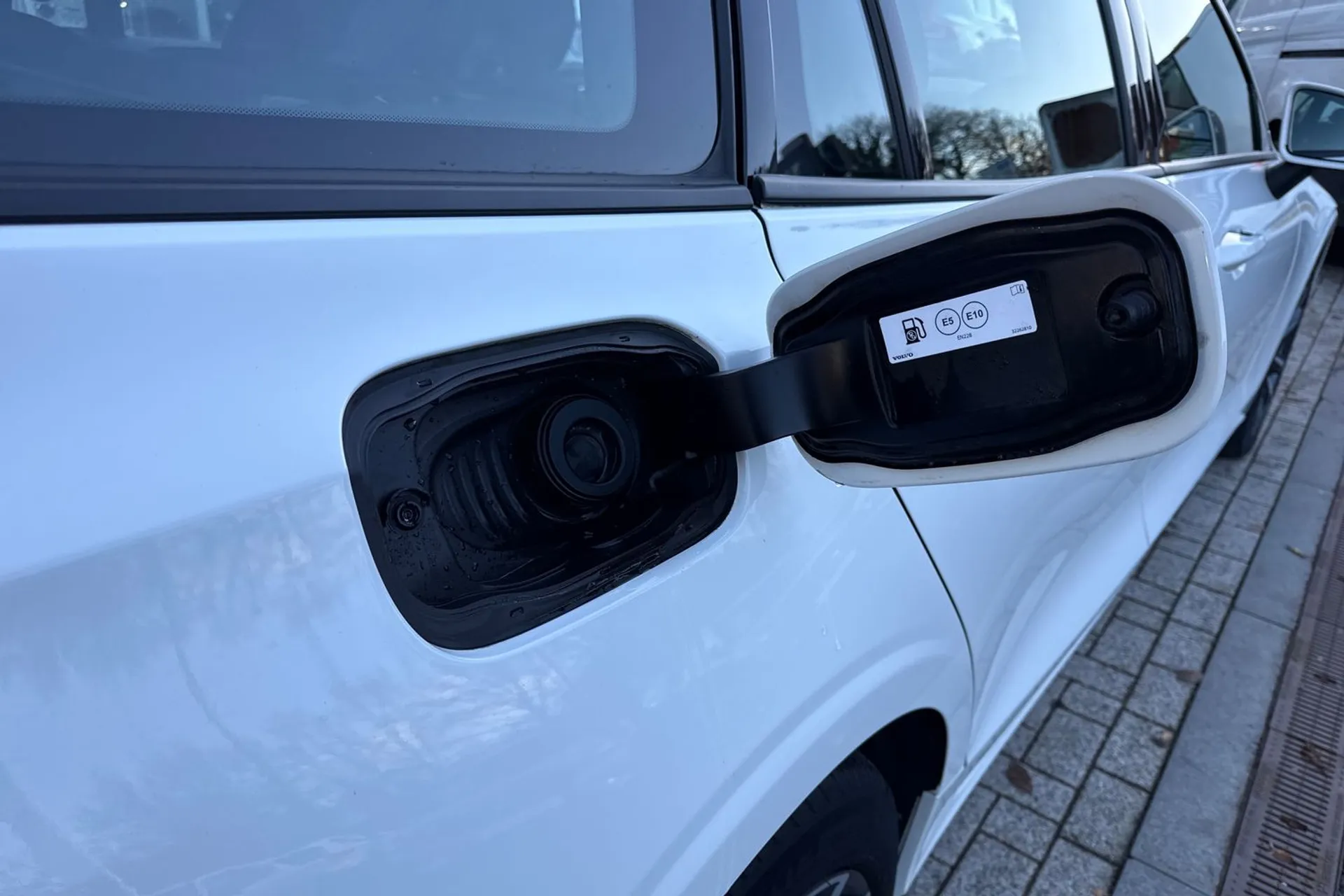 Volvo V60 thumbnail image number 18