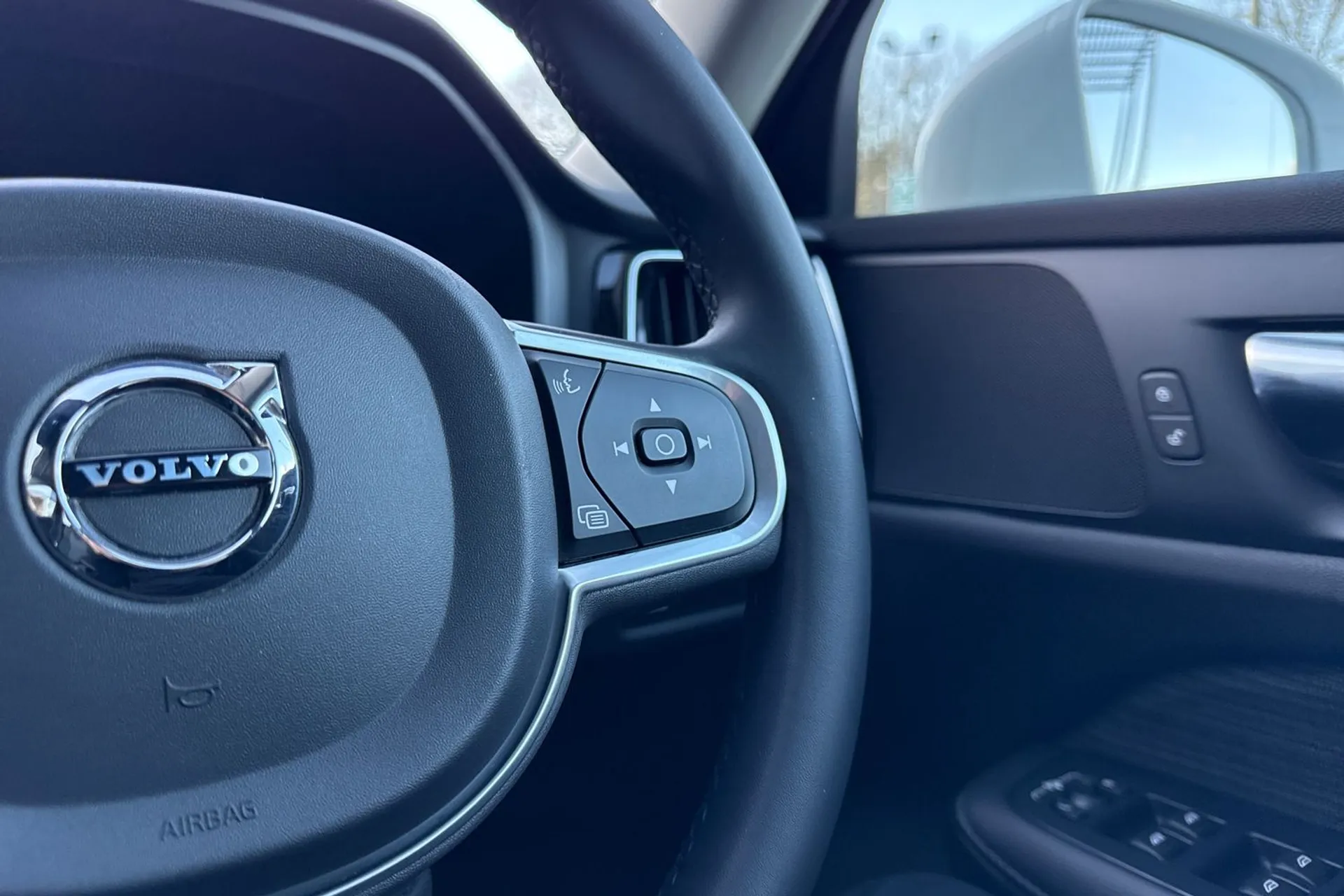 Volvo V60 thumbnail image number 36