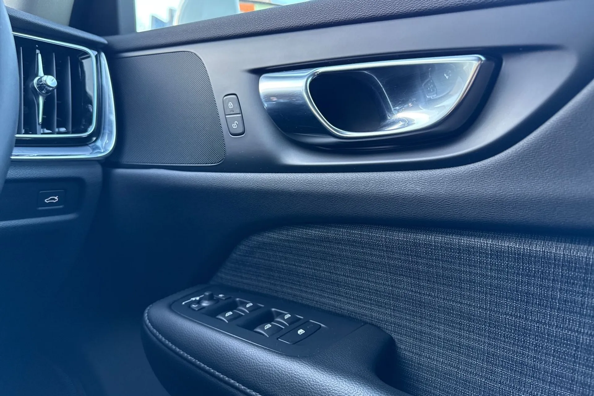 Volvo V60 thumbnail image number 39