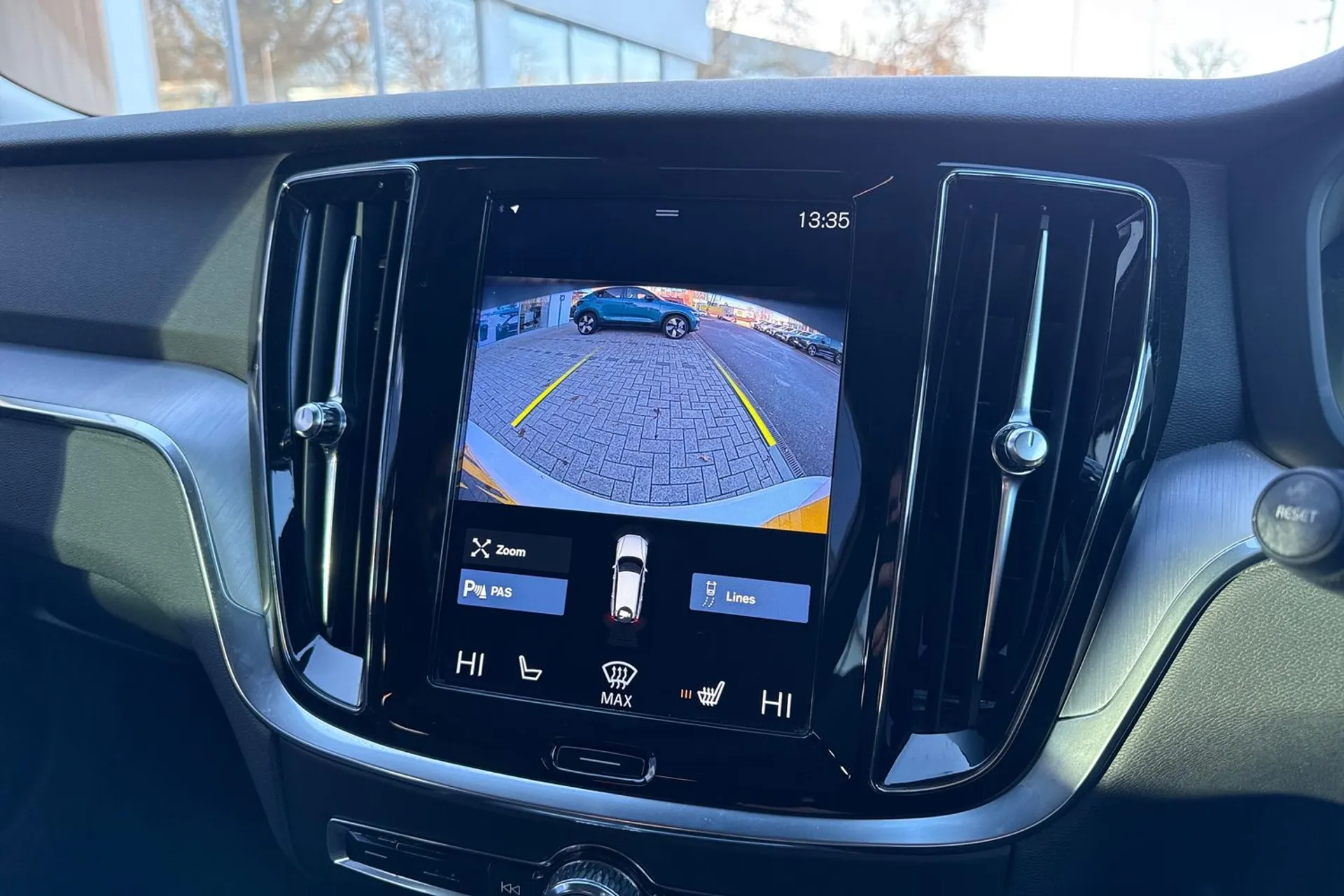 Volvo V60 thumbnail image number 4