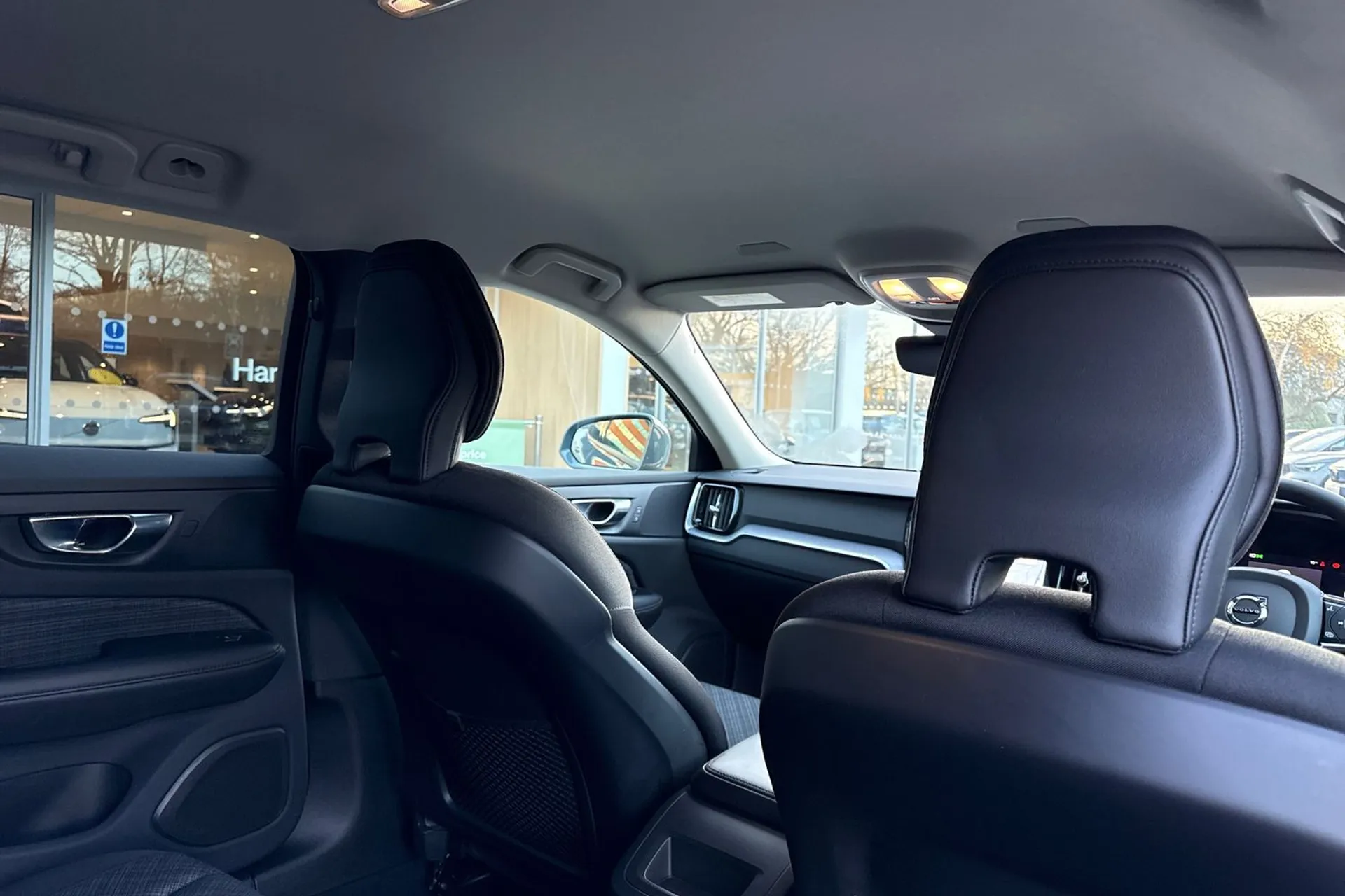 Volvo V60 thumbnail image number 23