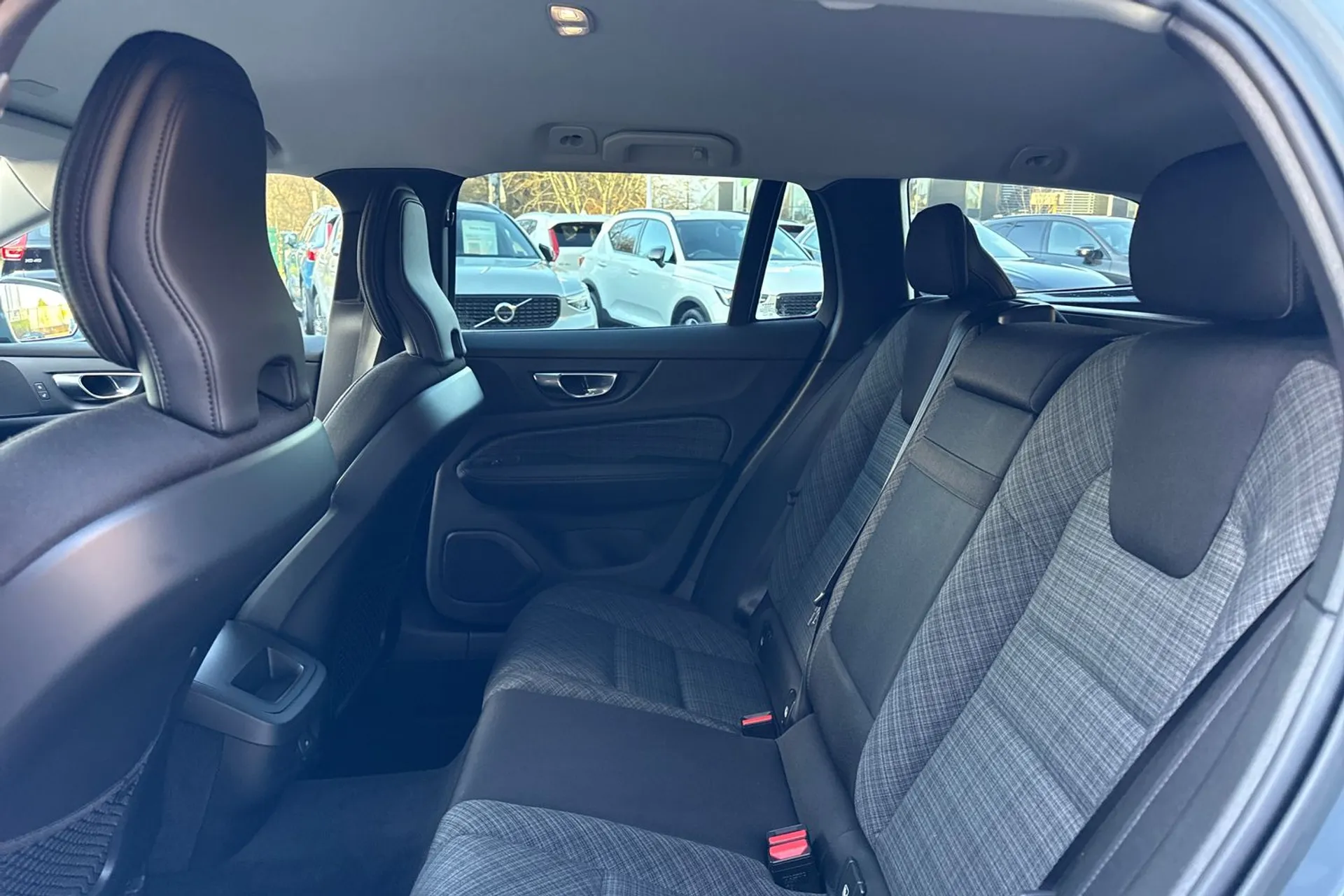 Volvo V60 thumbnail image number 29