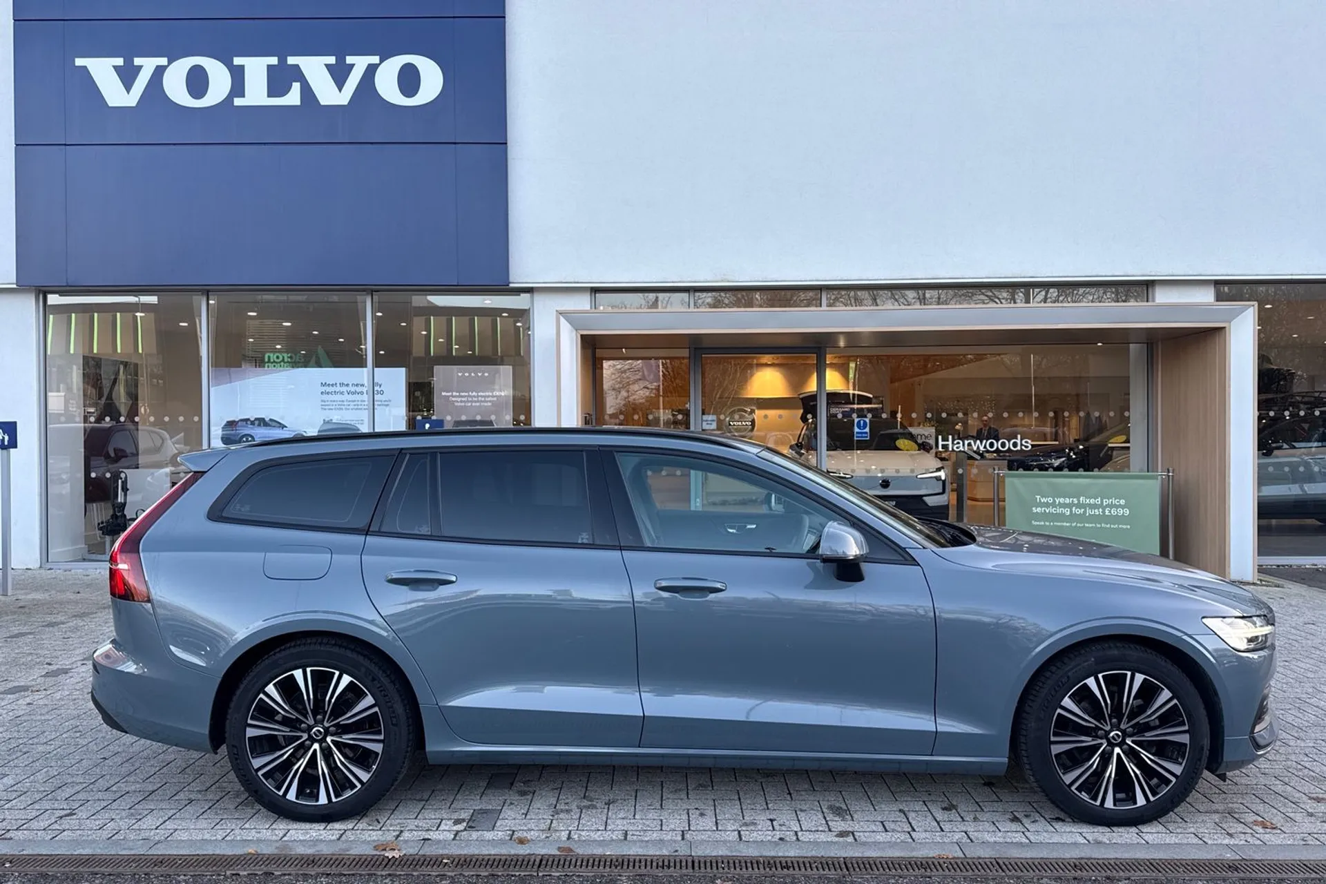 Volvo V60 thumbnail image number 2