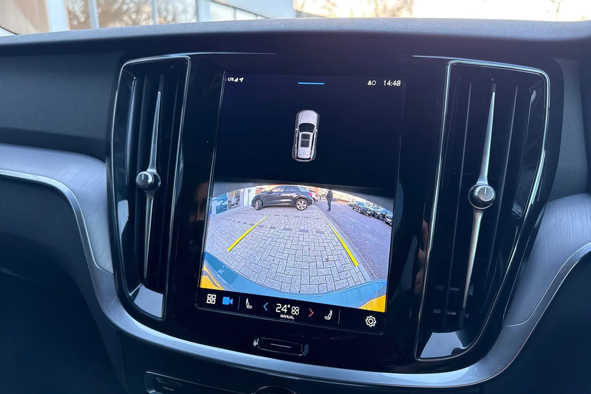 Volvo V60 thumbnail image number 4