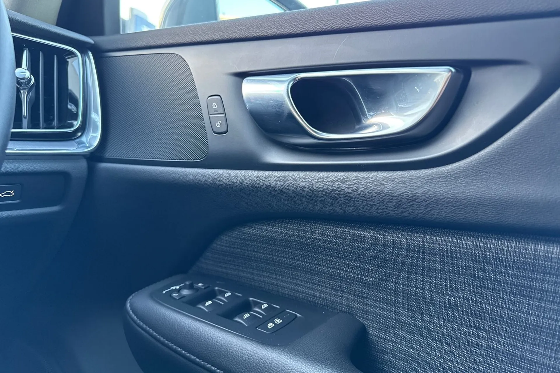 Volvo V60 thumbnail image number 39