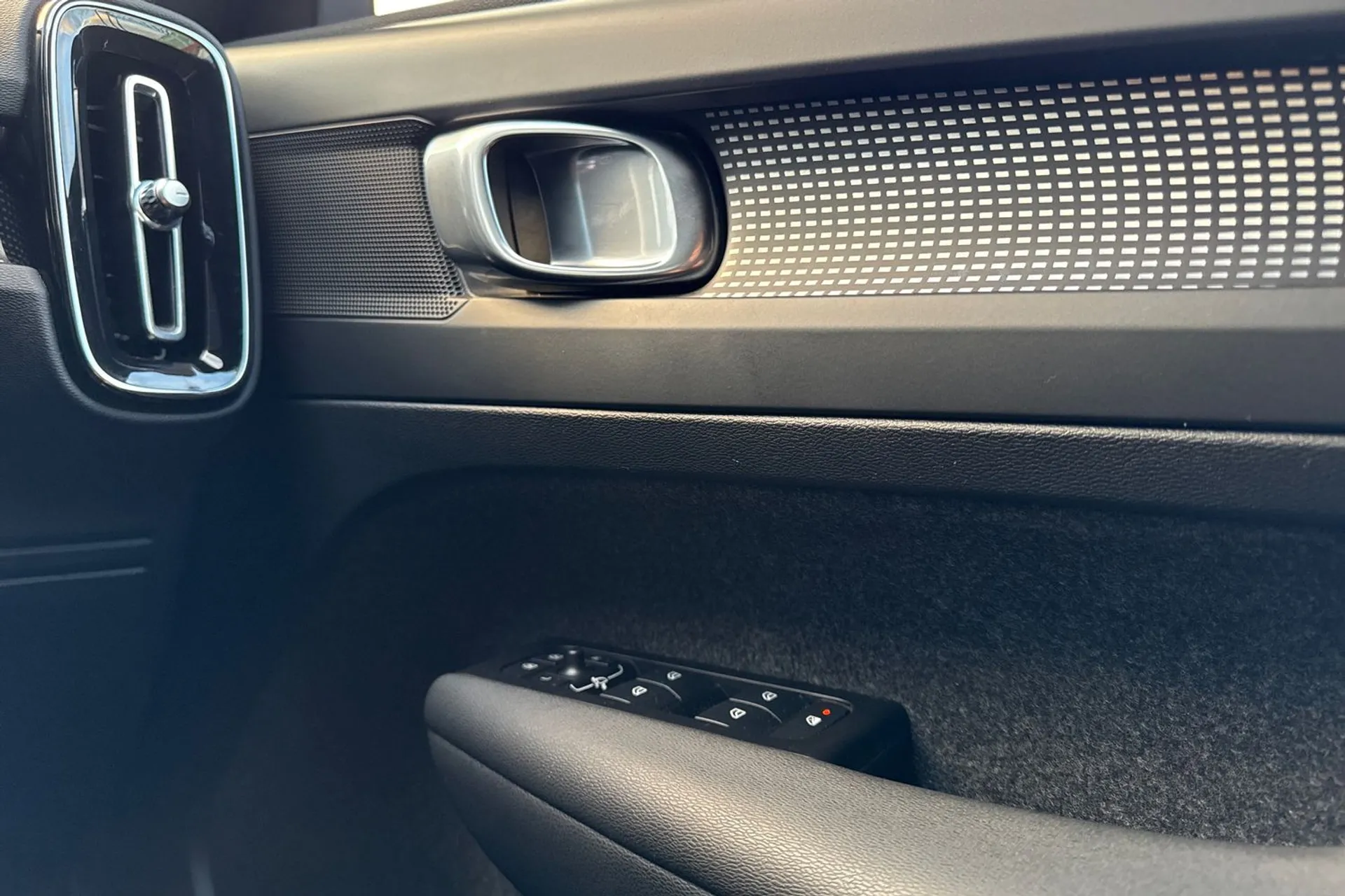 Volvo XC40 thumbnail image number 42