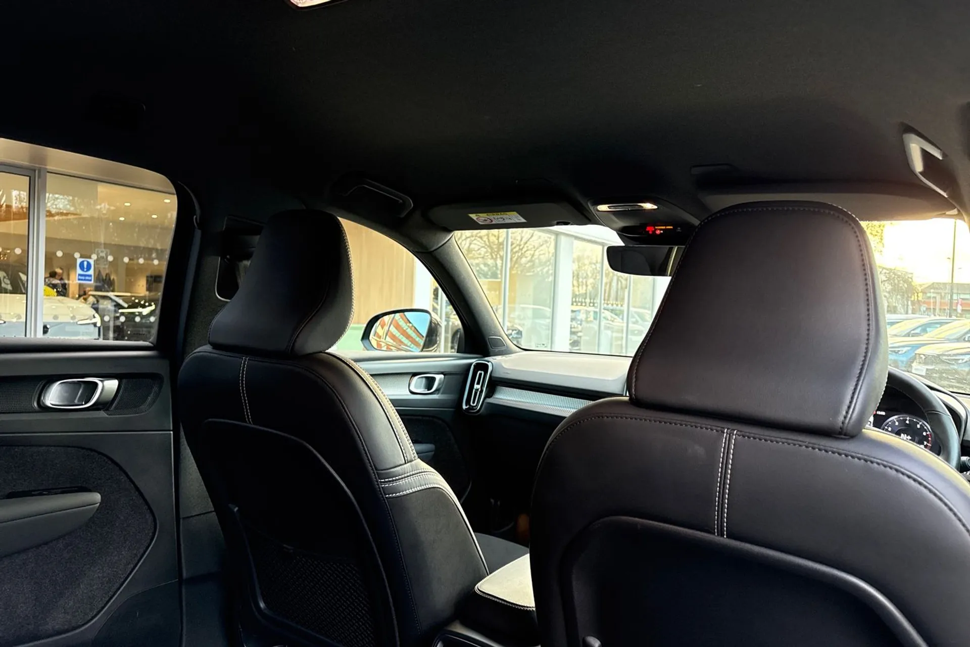 Volvo XC40 thumbnail image number 24