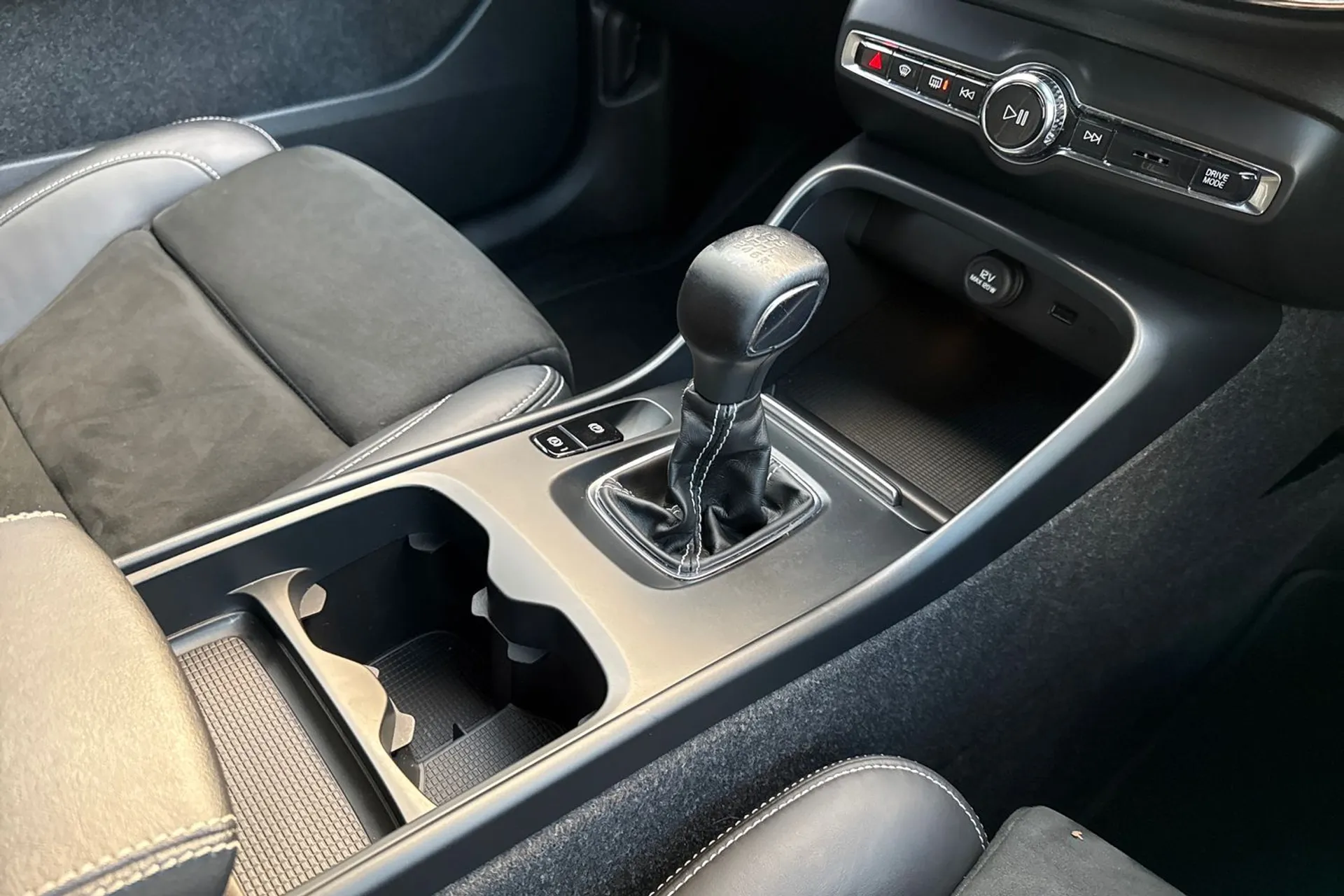 Volvo XC40 thumbnail image number 43