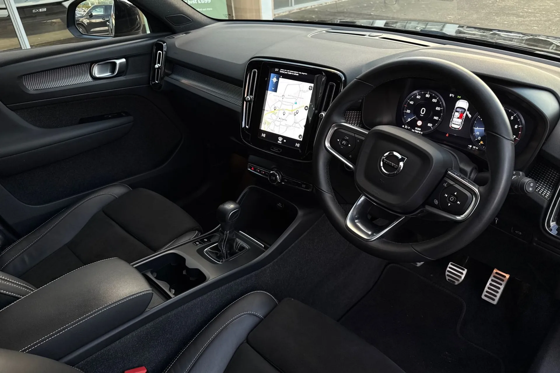 Volvo XC40 thumbnail image number 6