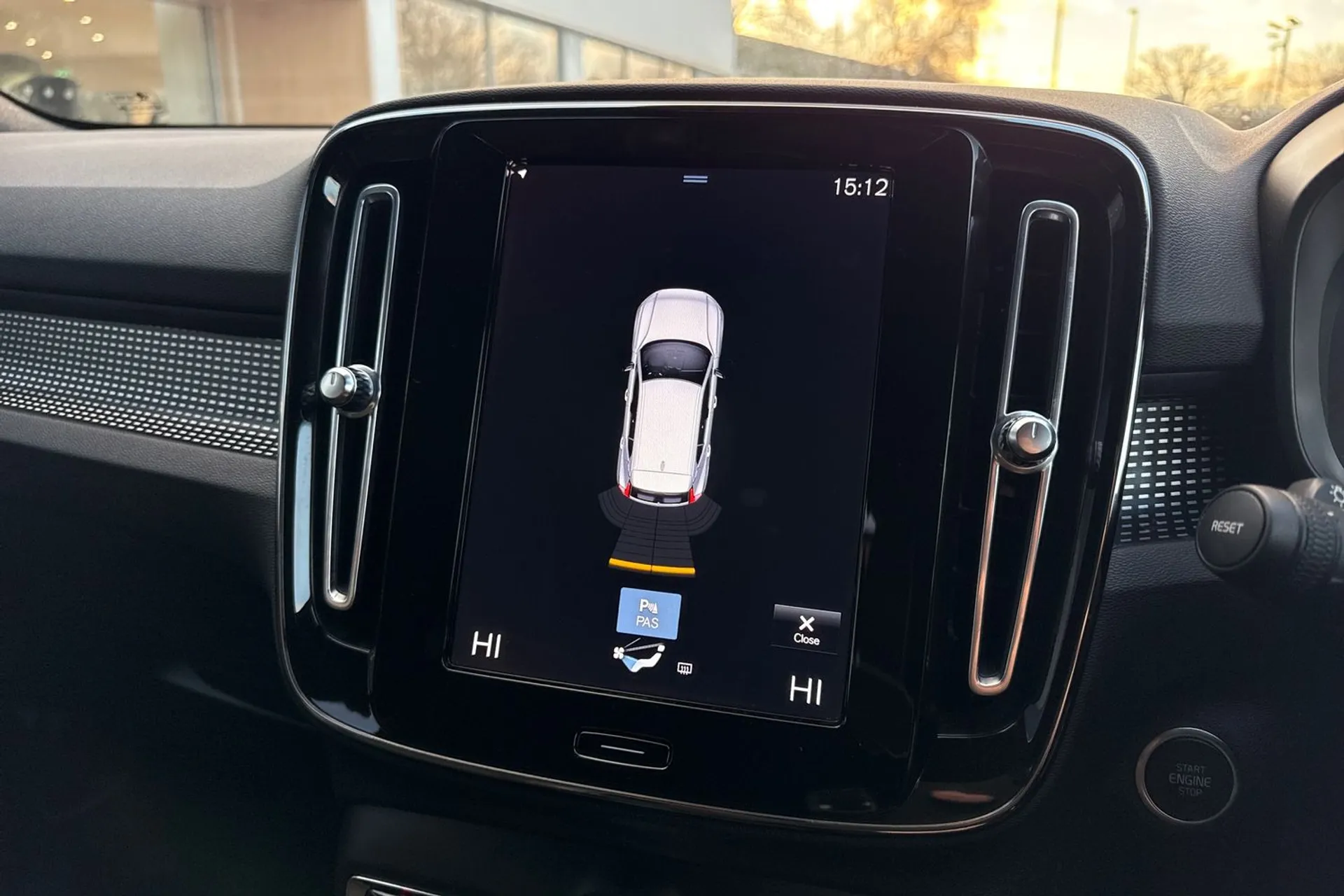 Volvo XC40 thumbnail image number 4