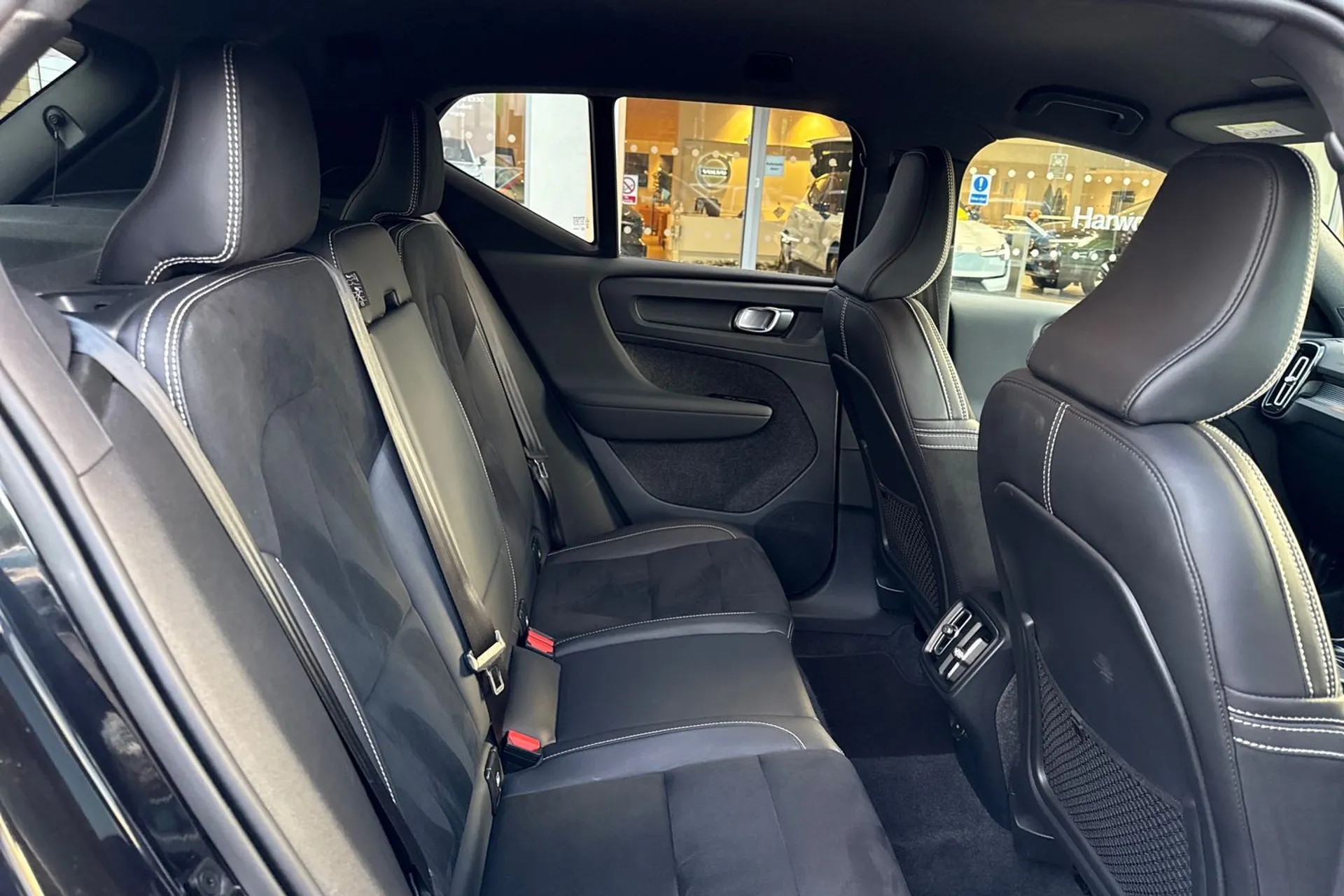 Volvo XC40 thumbnail image number 23