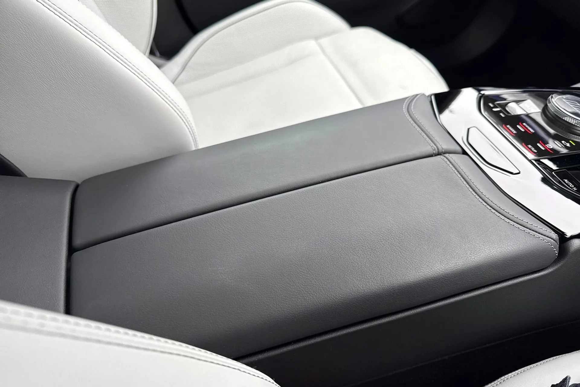 BMW M5 thumbnail image number 65