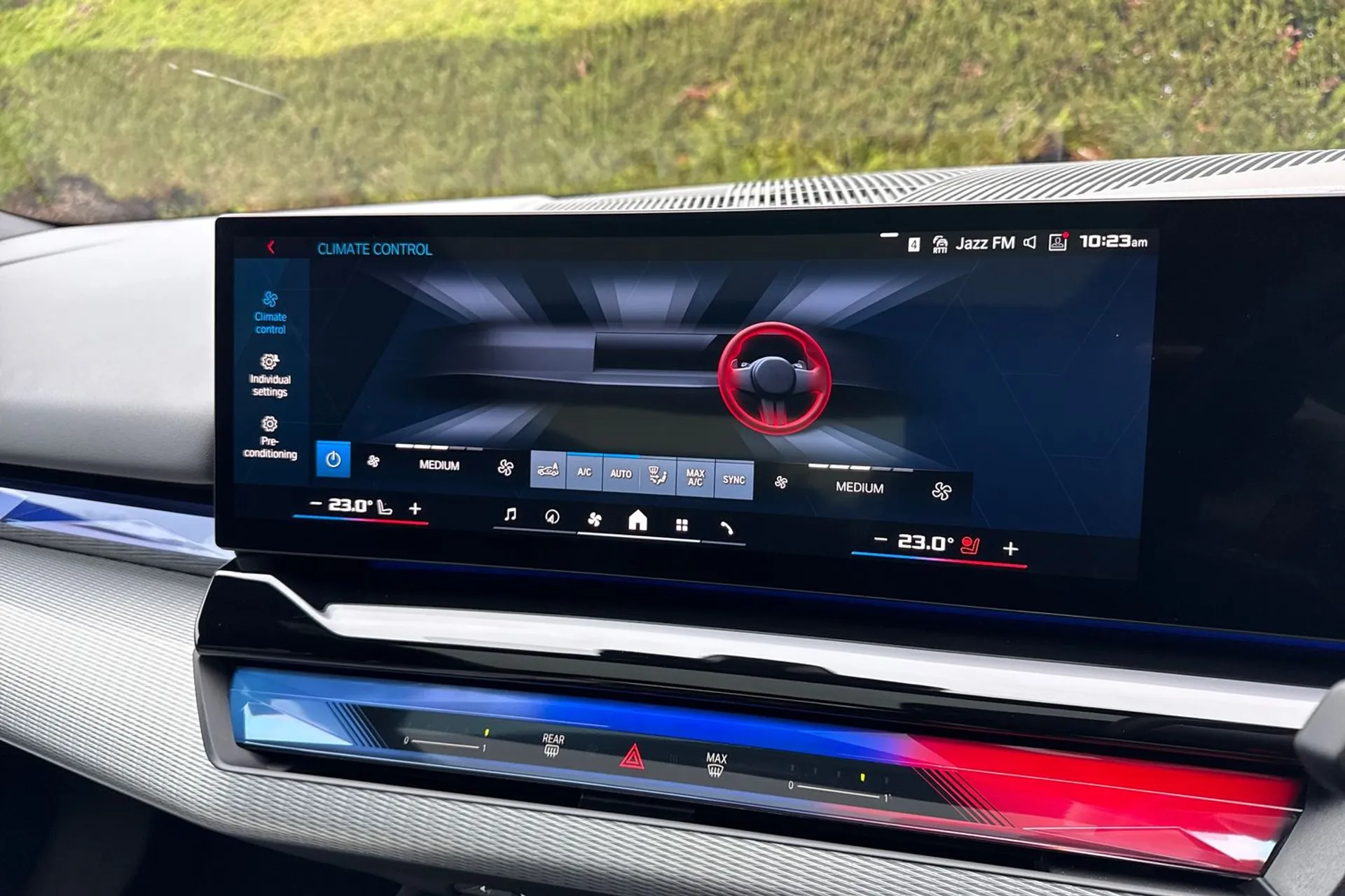 BMW M5 thumbnail image number 36