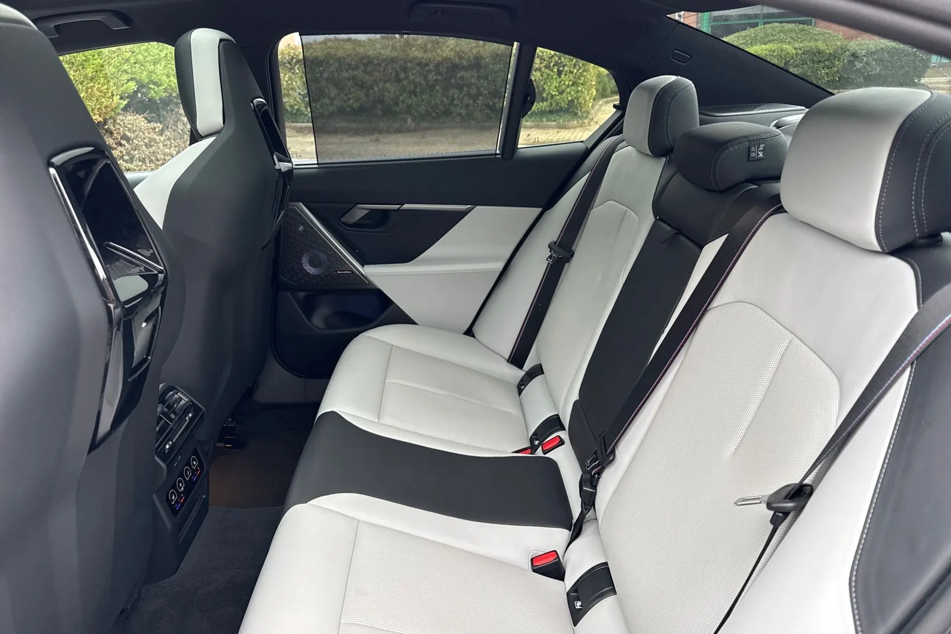 BMW M5 thumbnail image number 59