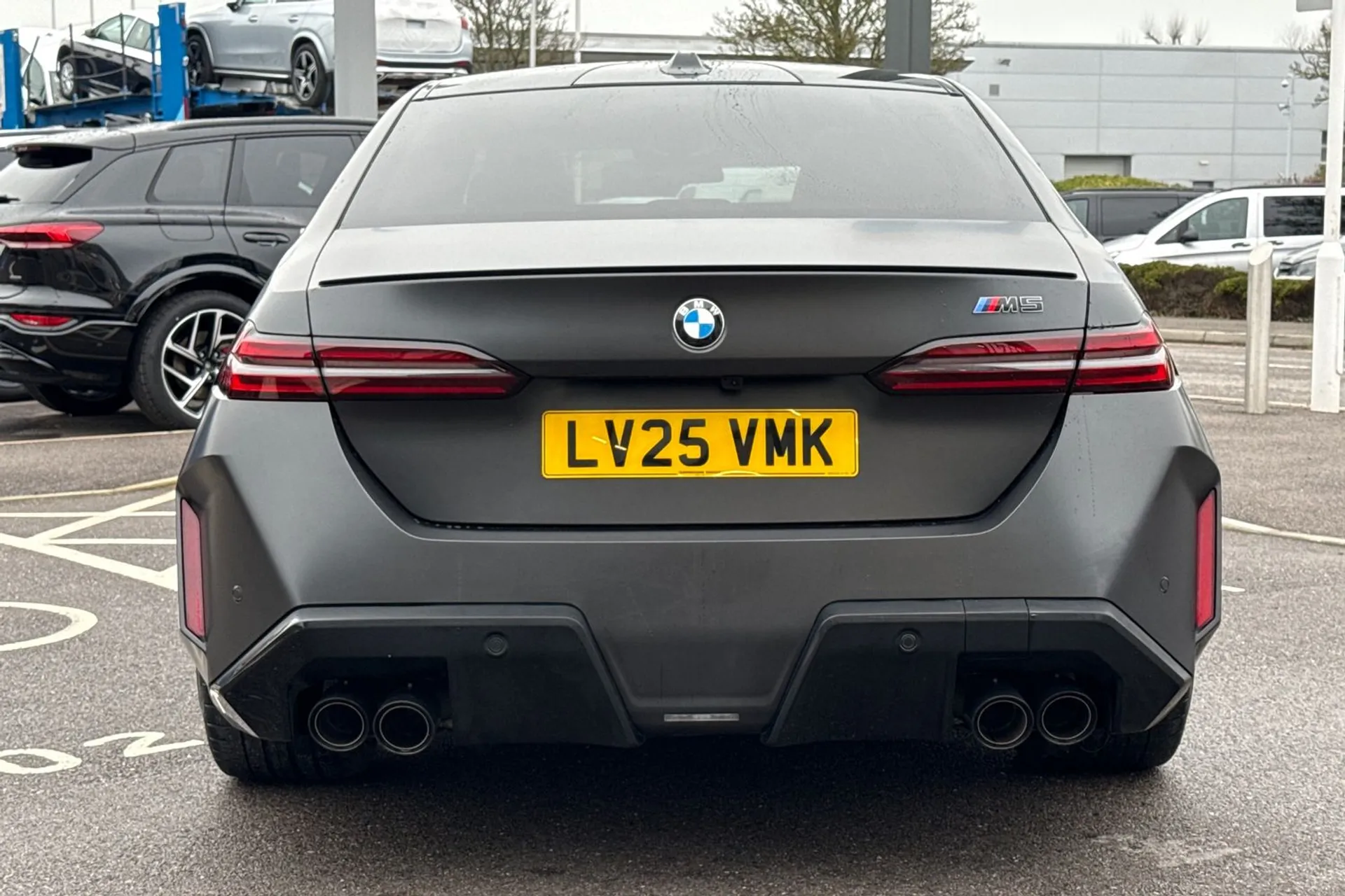 BMW M5 thumbnail image number 11