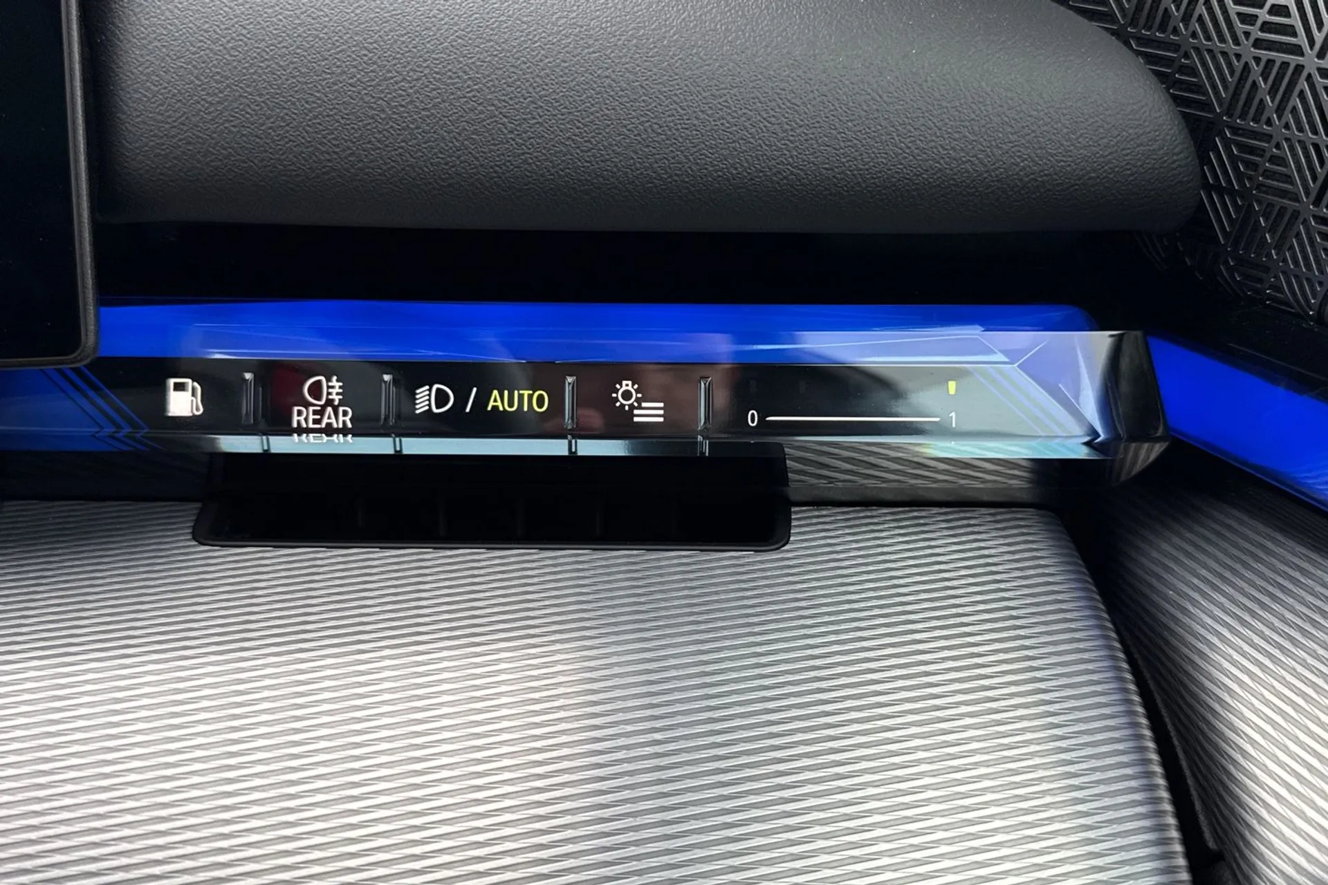 BMW M5 thumbnail image number 38