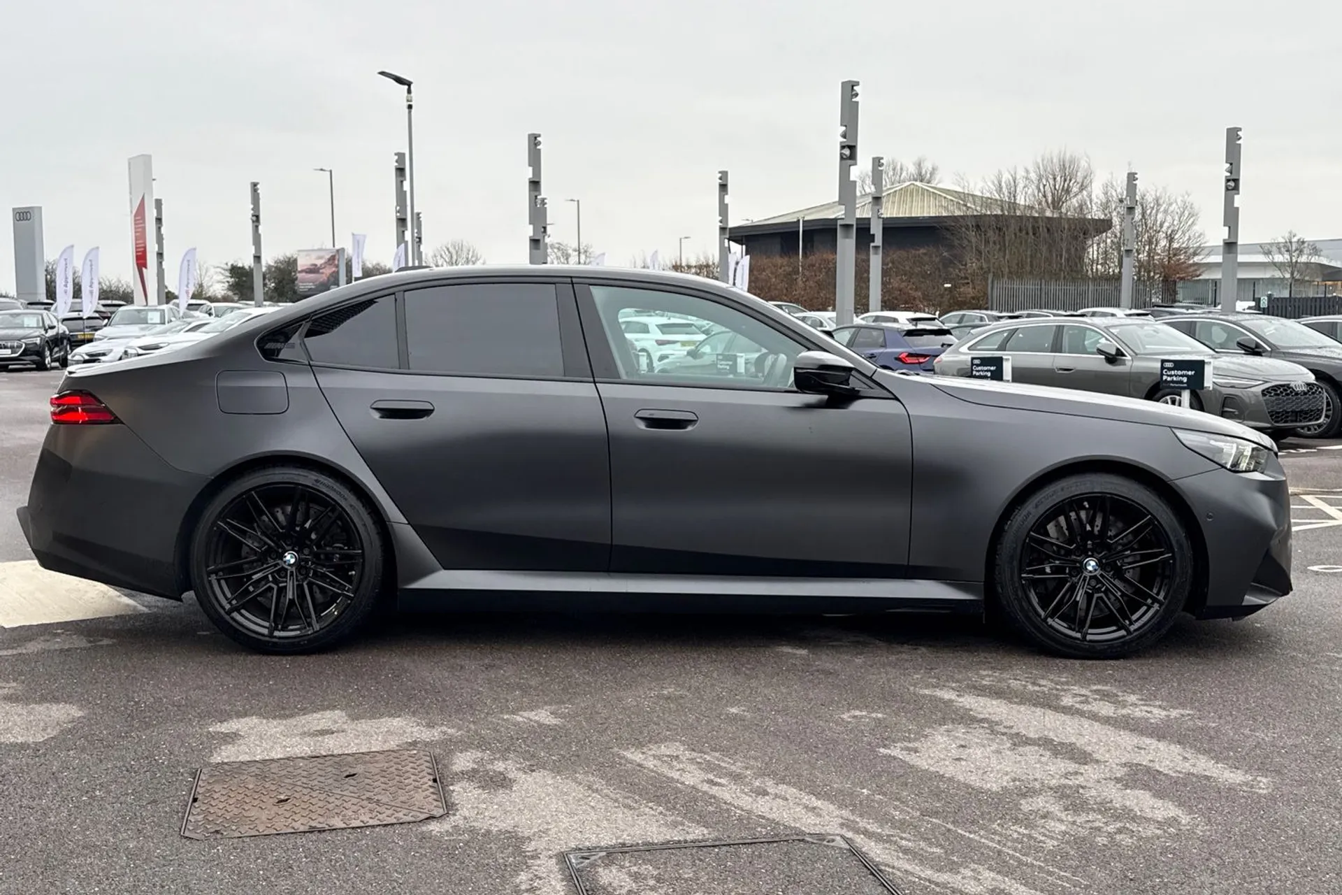 BMW M5 thumbnail image number 2