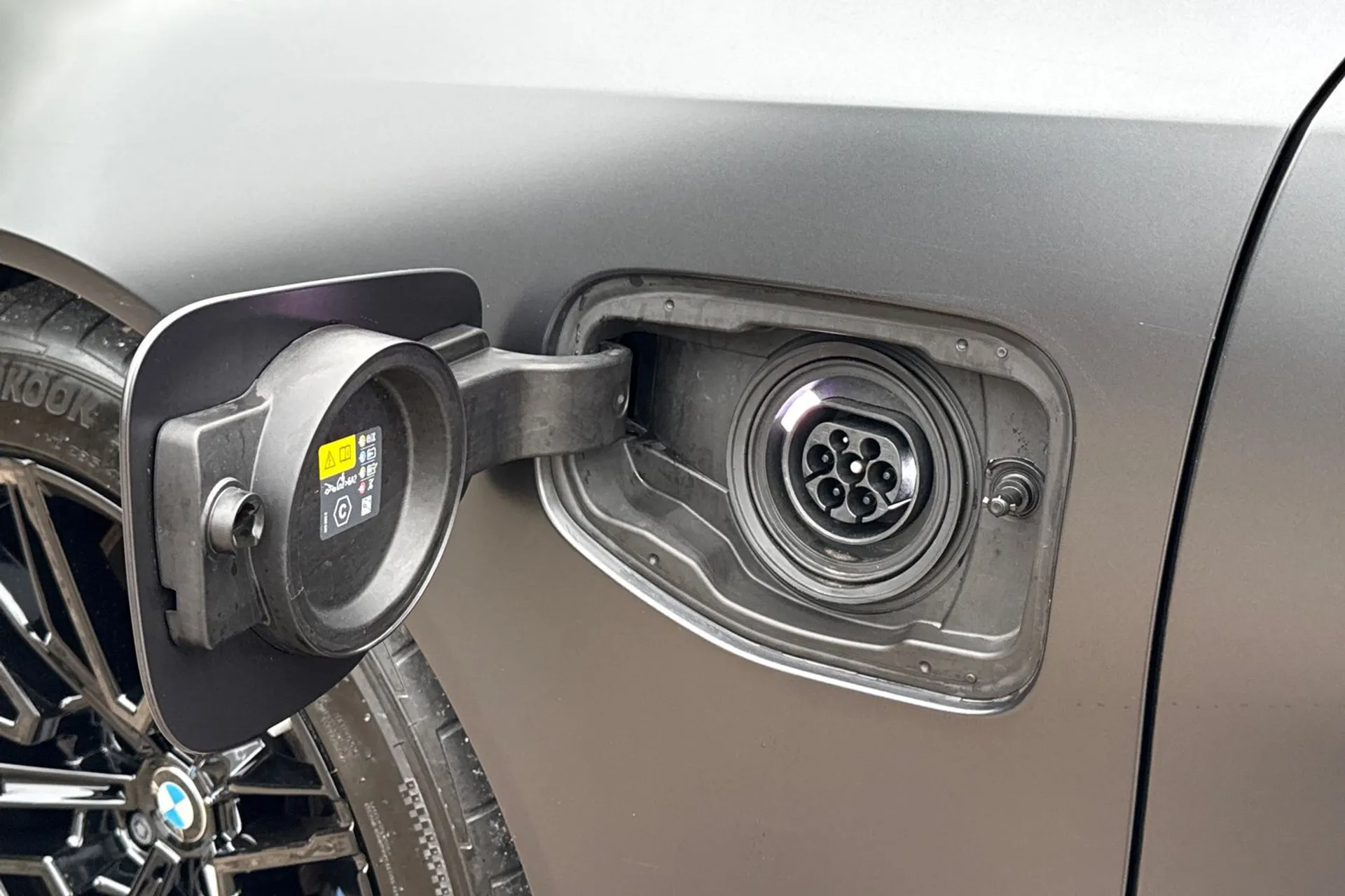 BMW M5 thumbnail image number 37