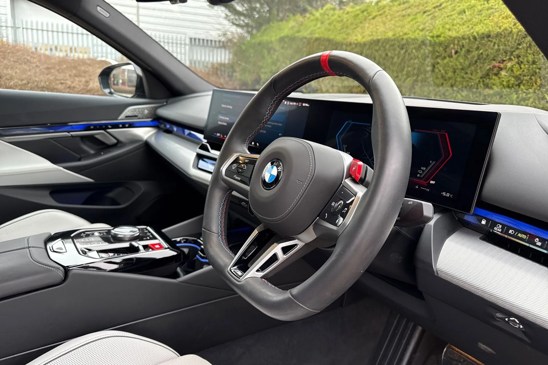 BMW M5 thumbnail image number 21