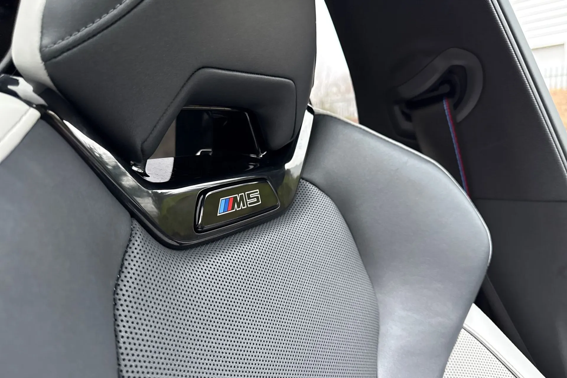 BMW M5 thumbnail image number 47